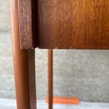 Scandinavian office of the 60s with sleigh feet