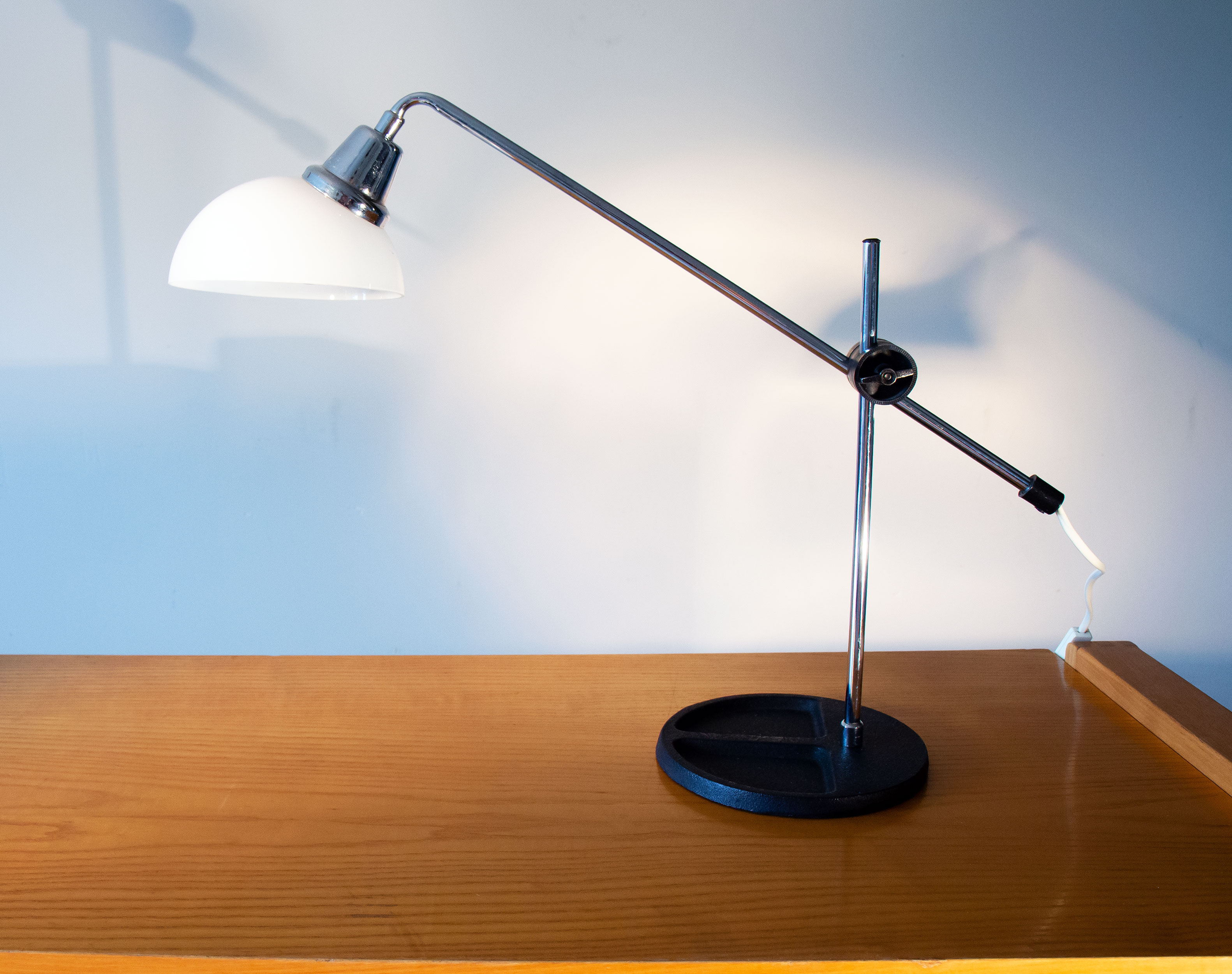 Lamp 70s chrome and opaline