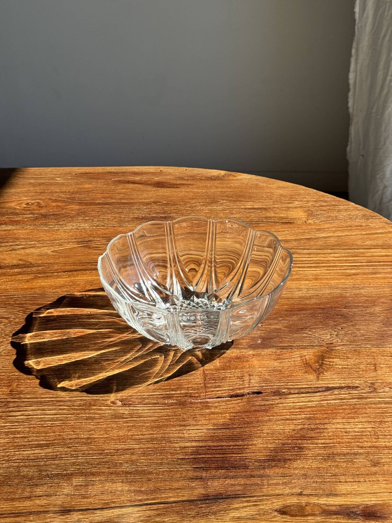 Small vintage Arcoroc Codec glass salad bowl with stylized petal patterns