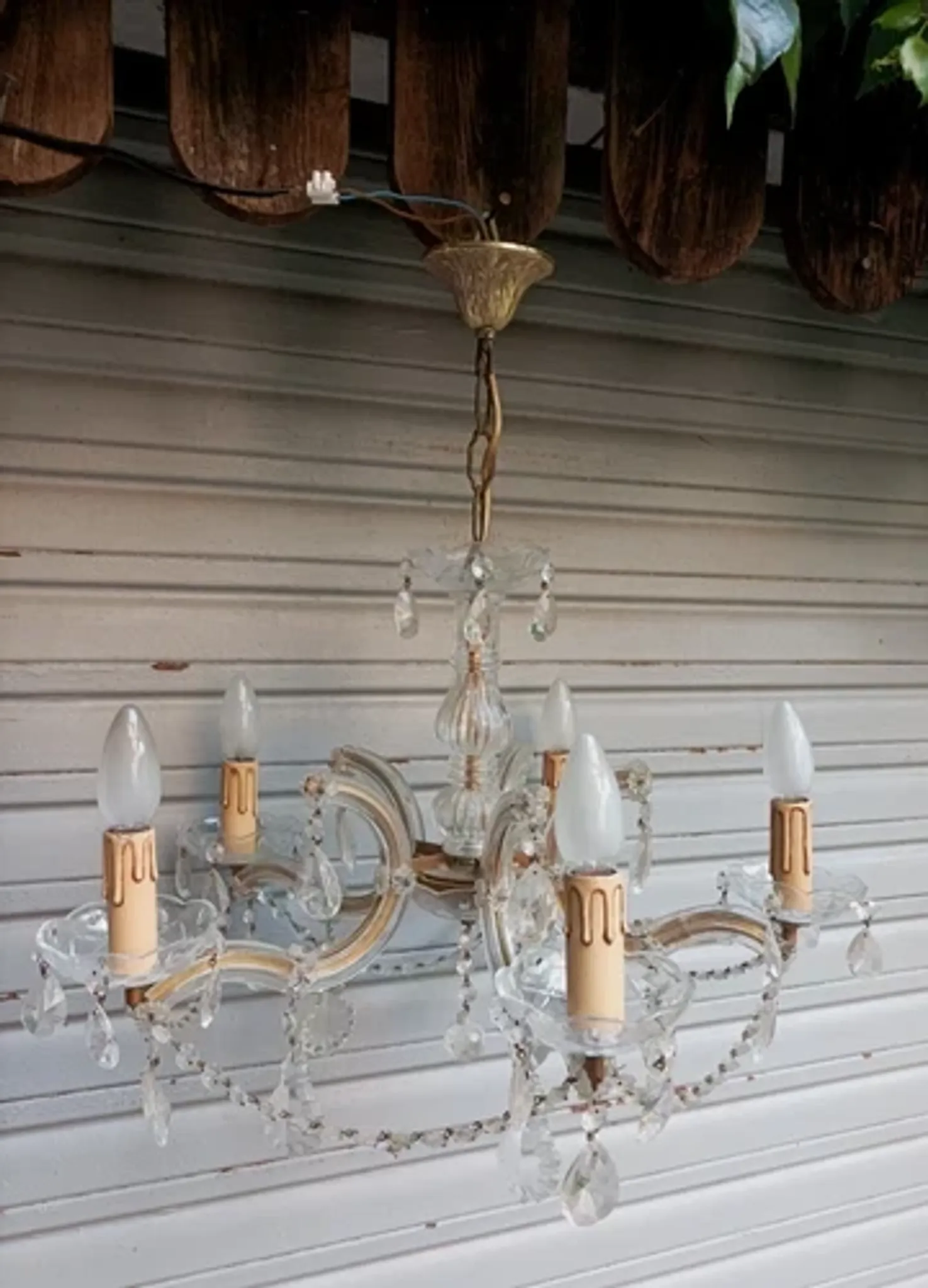 Very beautiful Venetian chandelier with 5 lights / complete and in working condition.