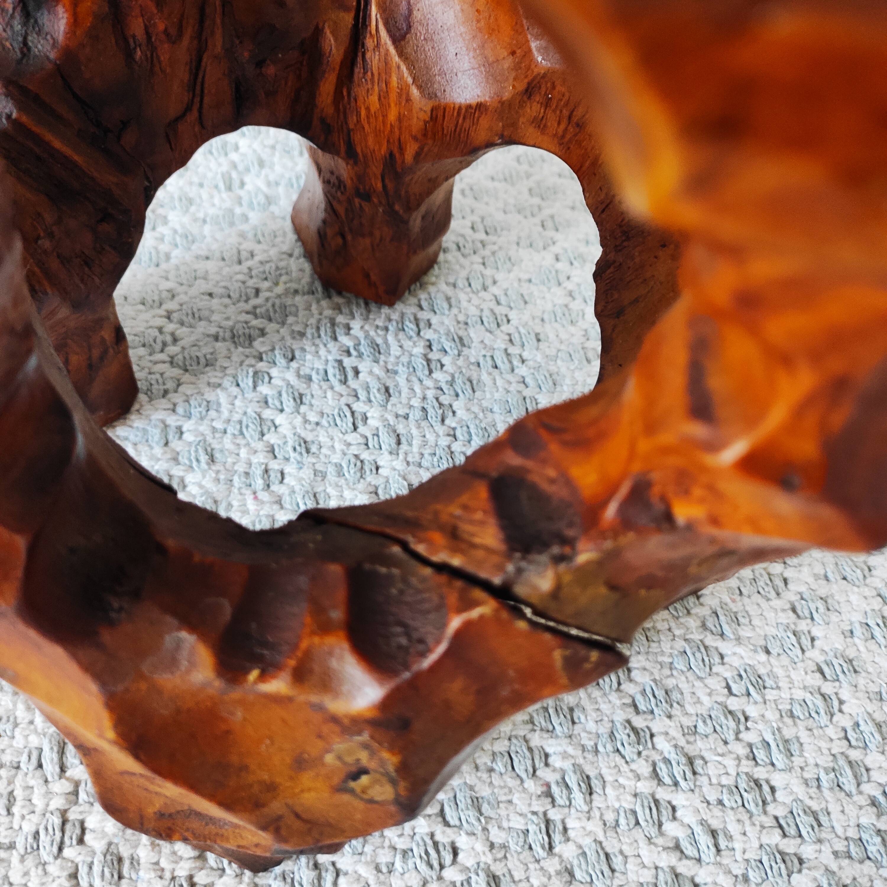 Biomorphic stool in carved wood – Vintage organic work from the 1960s.