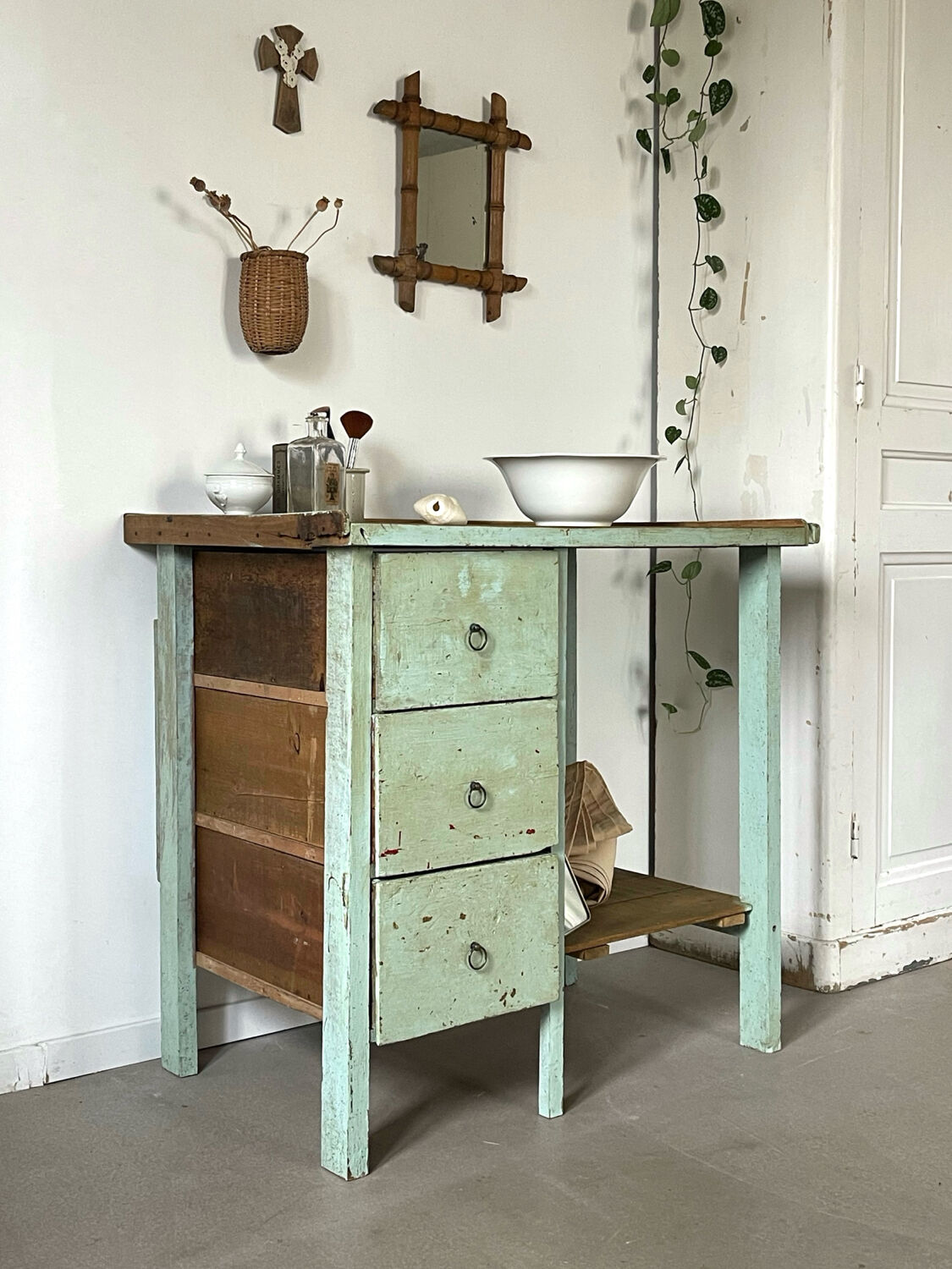 Mint-colored workshop furniture