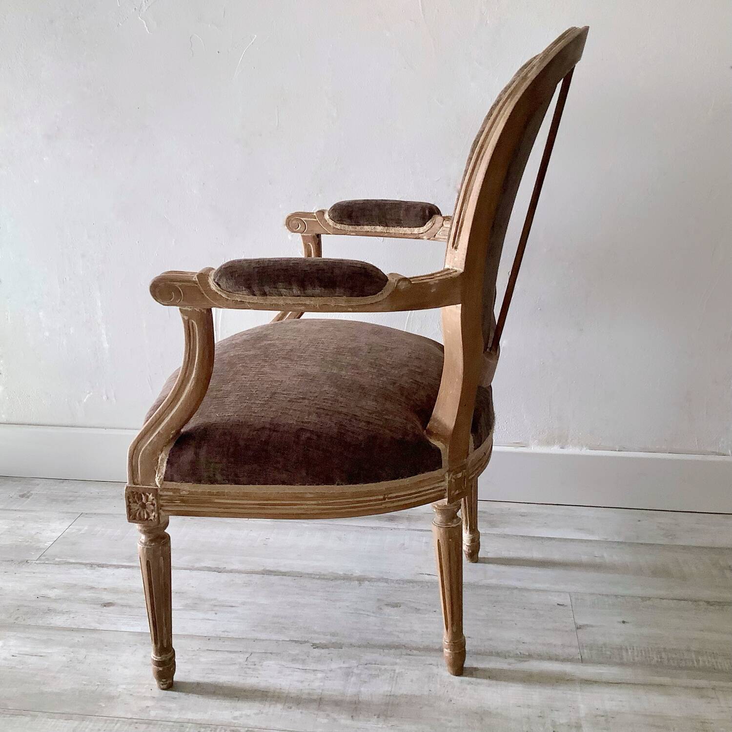 Louis XVI armchair with medallion back