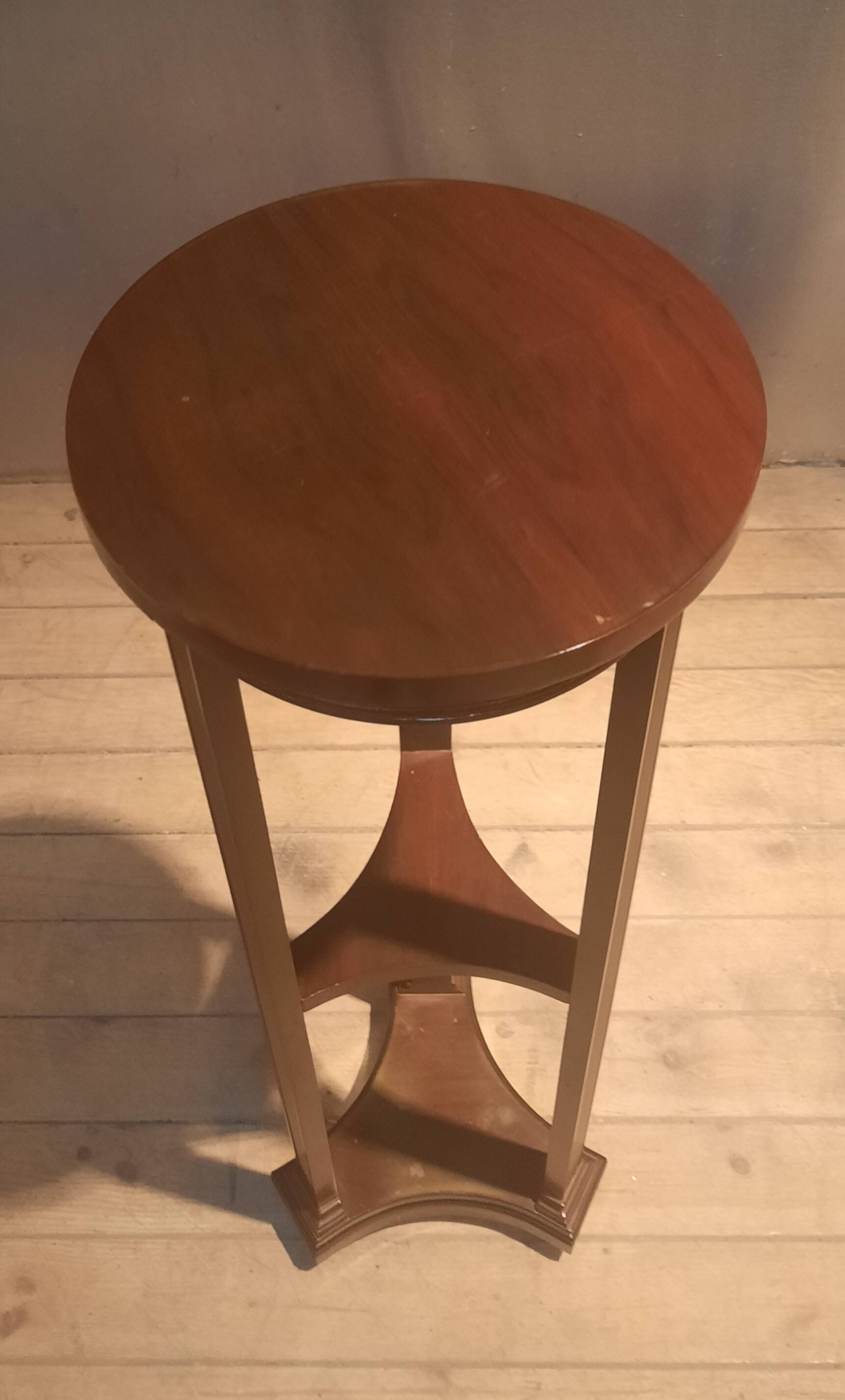 High circular stool