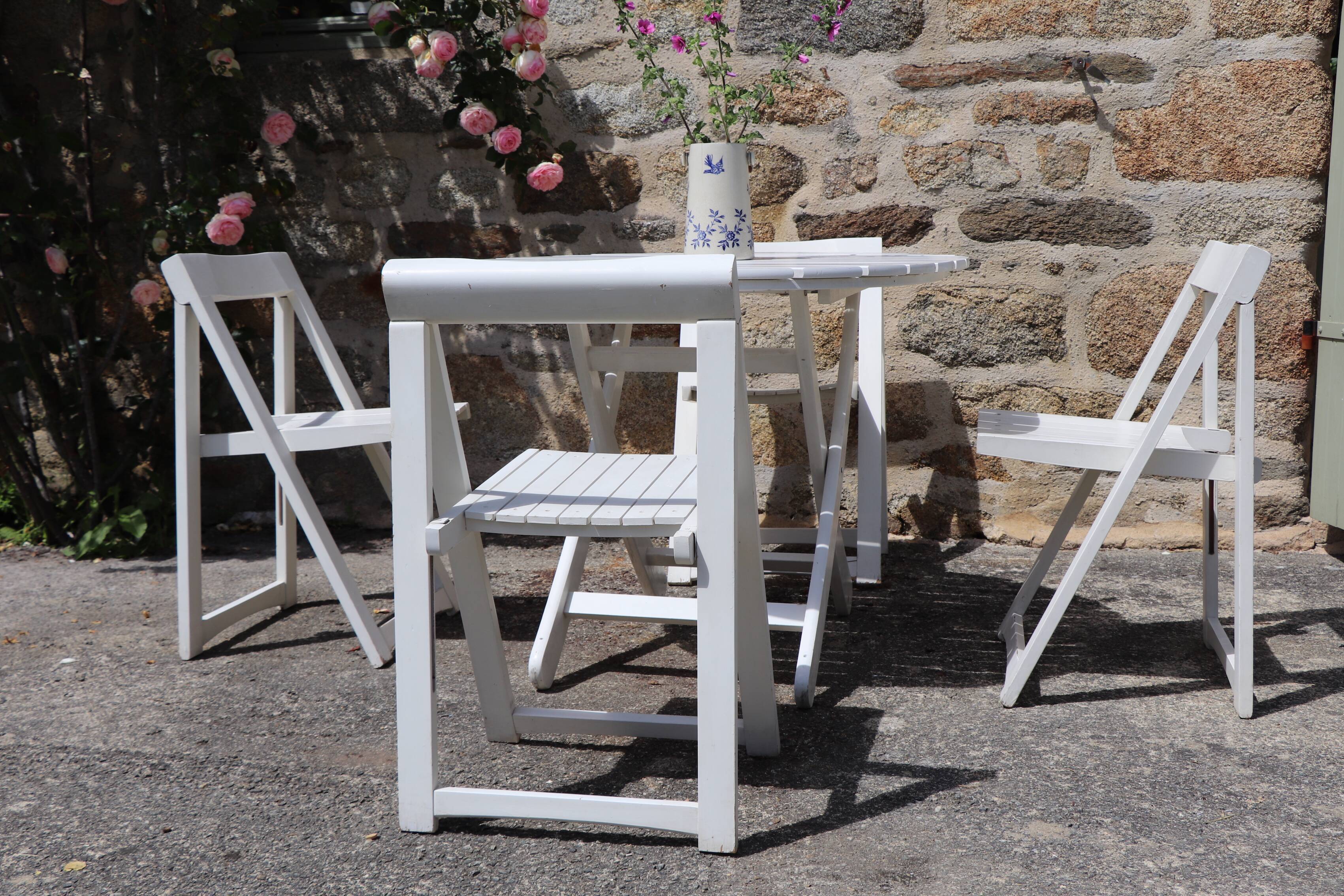 Garden furniture years 40 table and 4 chairs