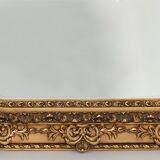 Miroir en bois et stuc doré à décor de rinceaux et coquilles de style Rocaille  74x54cm