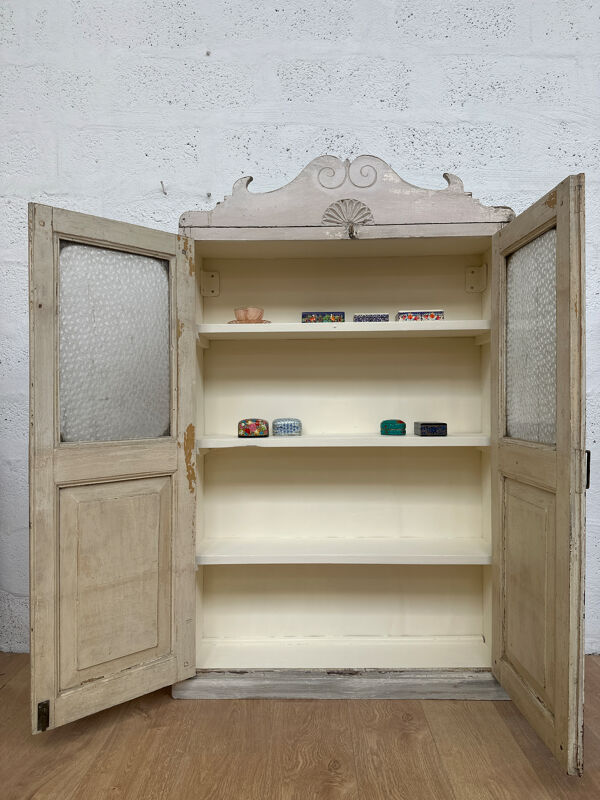 Petite armoire ancienne