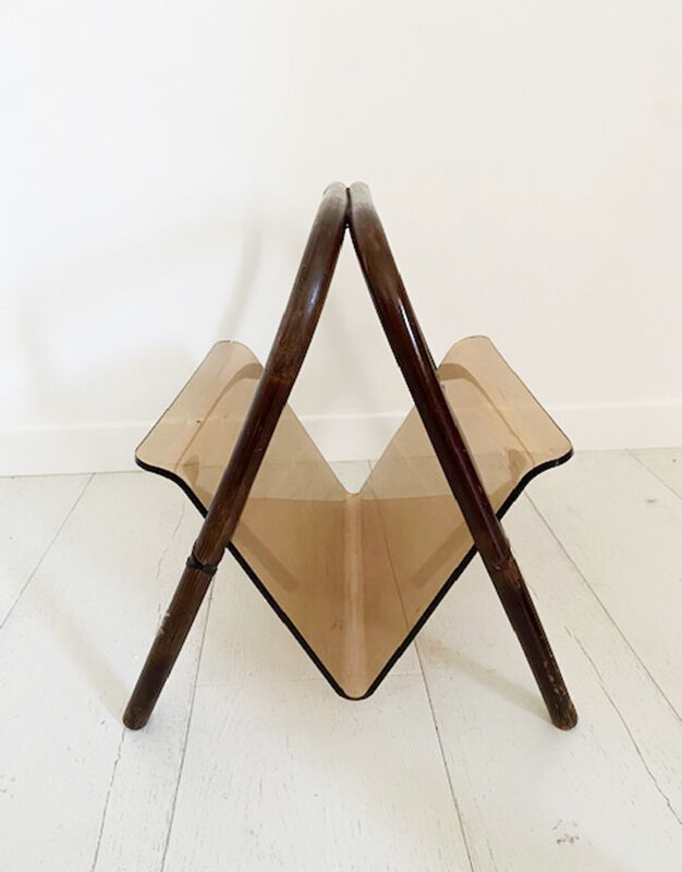 Plexiglas magazine rack