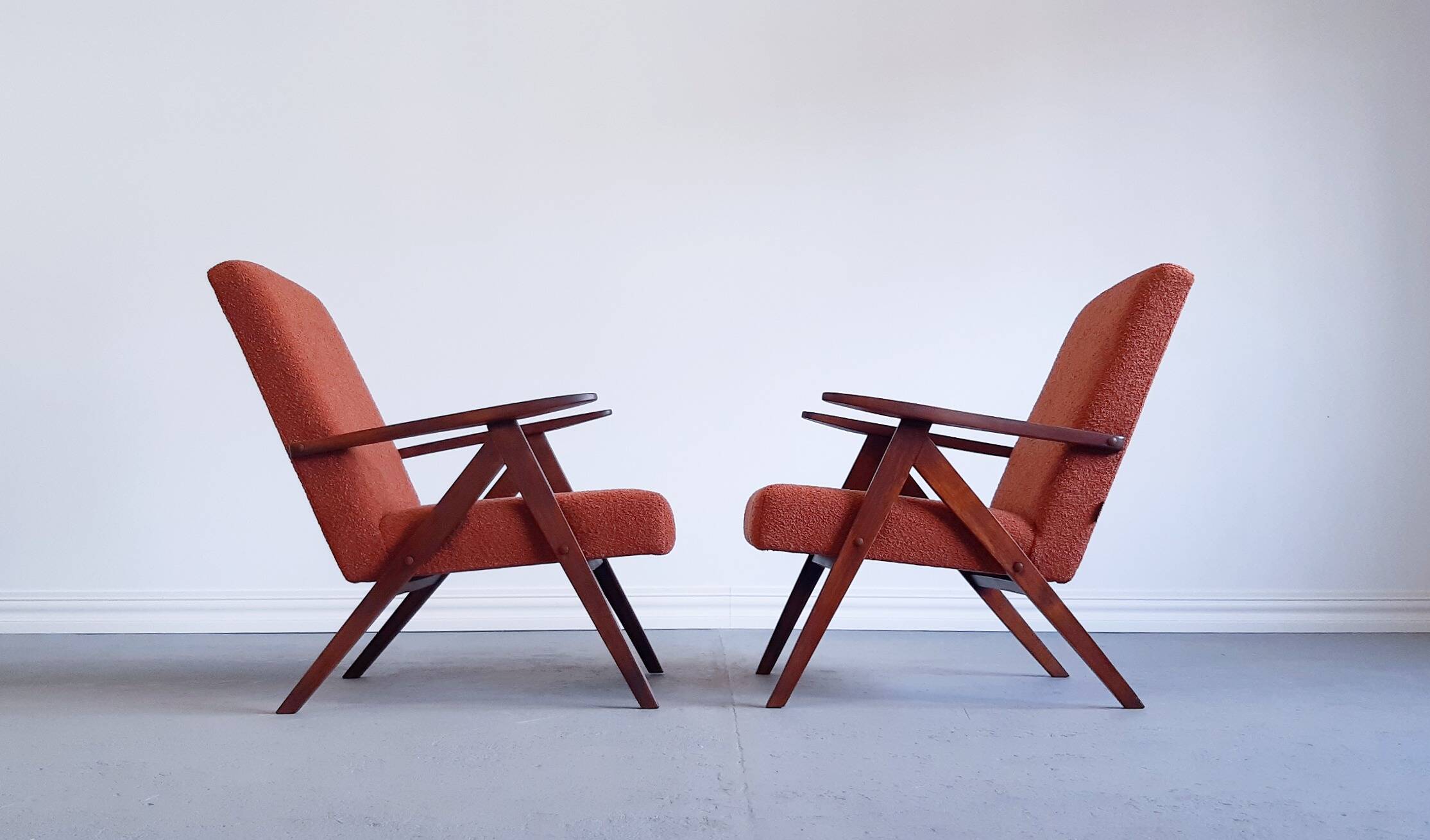 Mid Century Easy Chairs Model B 310 Var in Rusty Brown Boucle