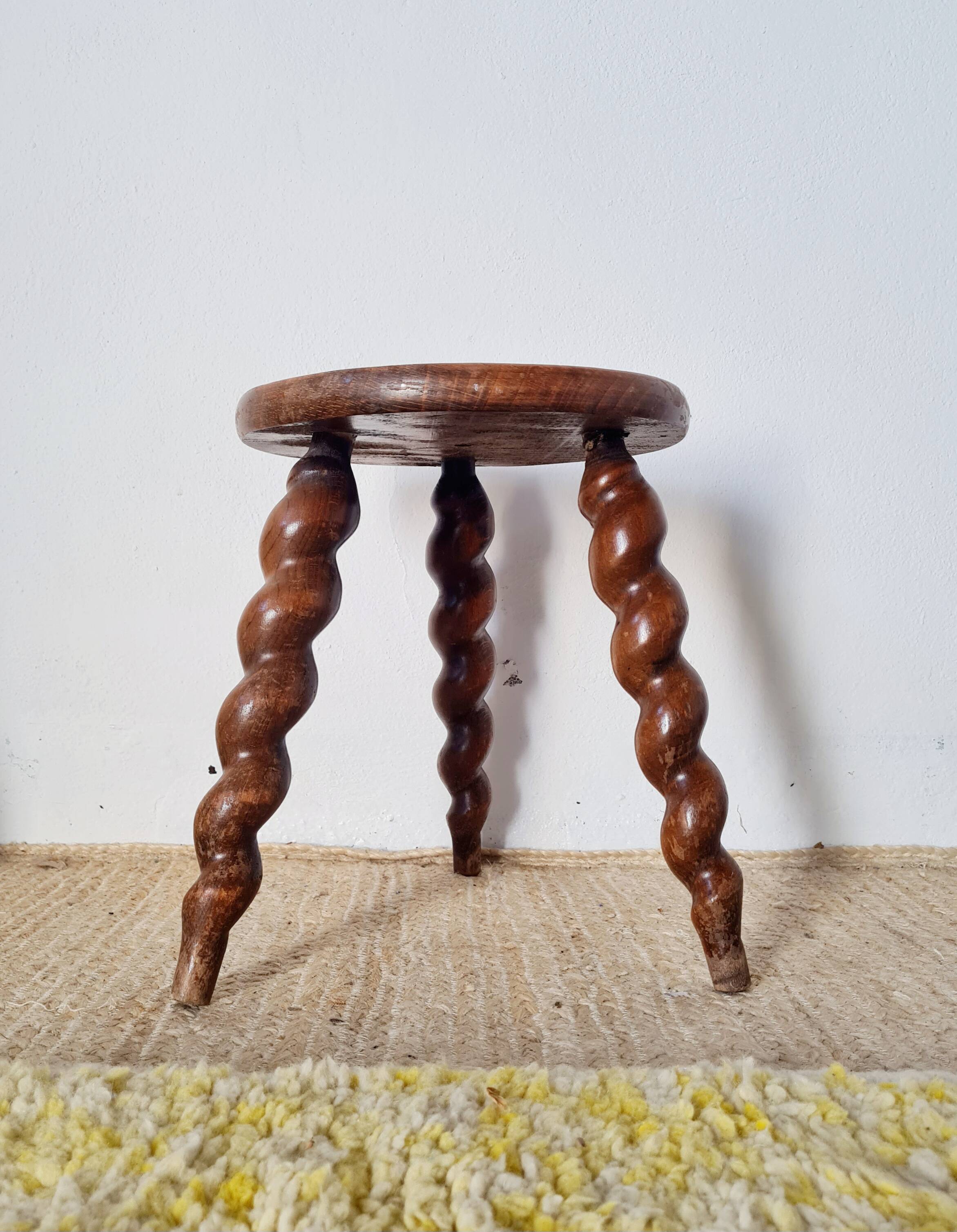 Modernist farm stool with screw legs