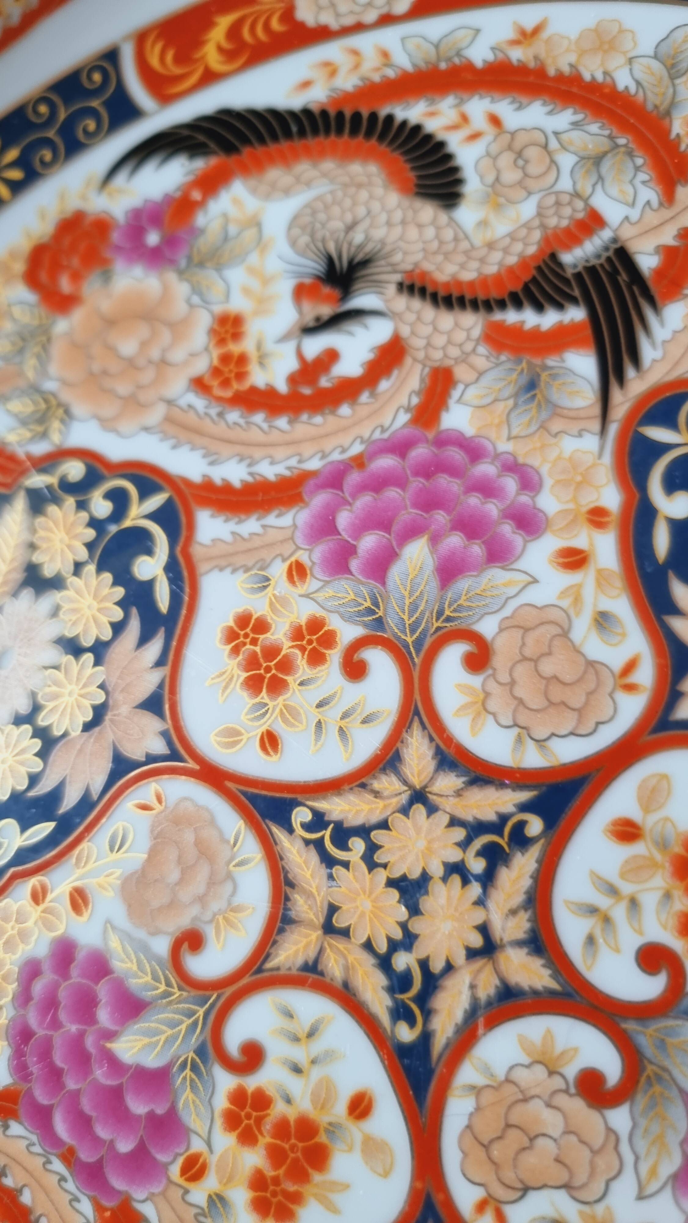 Large deep porcelain plate in Imari style (35.5 cm) with "Phe" decoration.