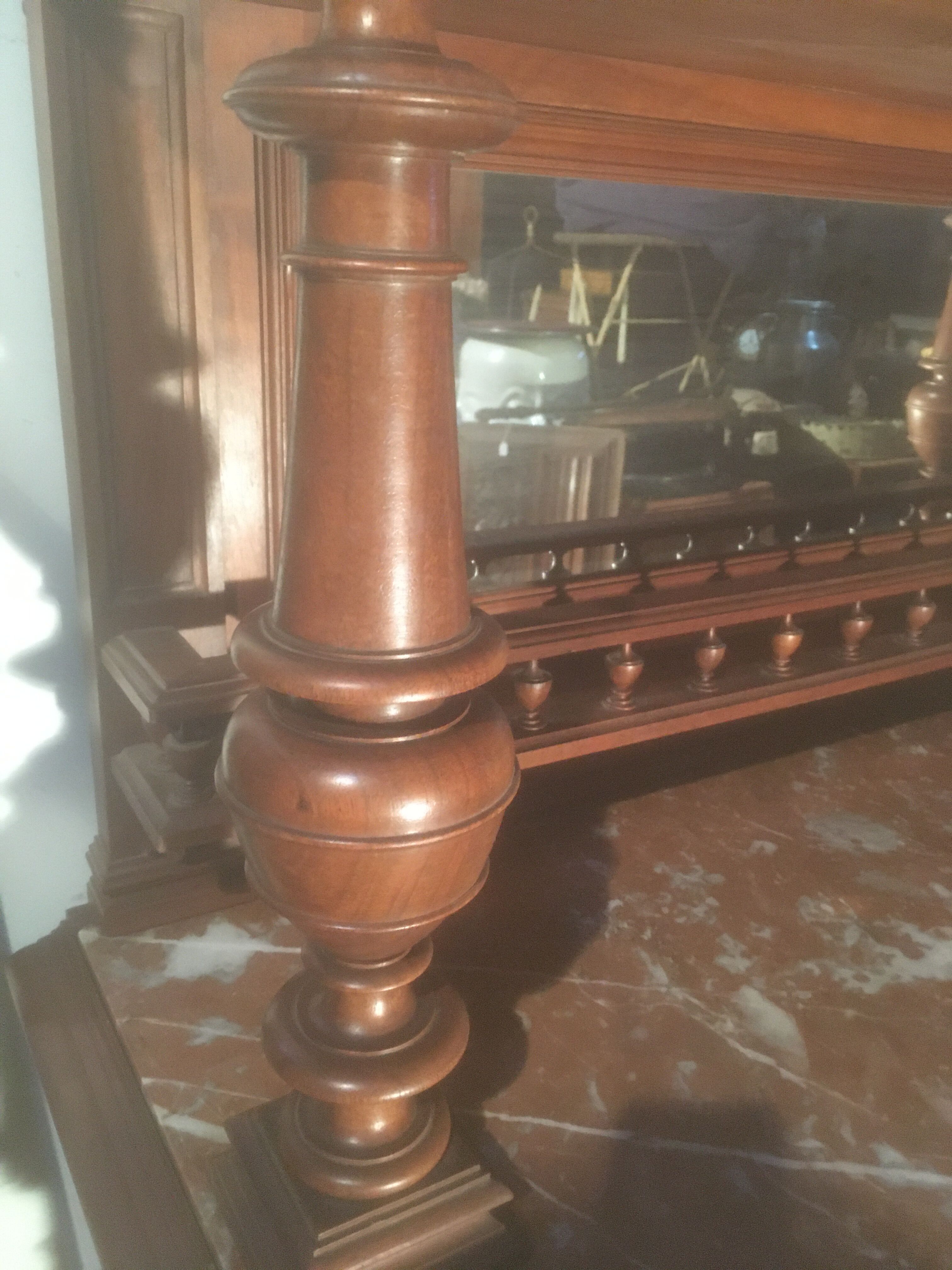 Service Henri ll in walnut, marble top