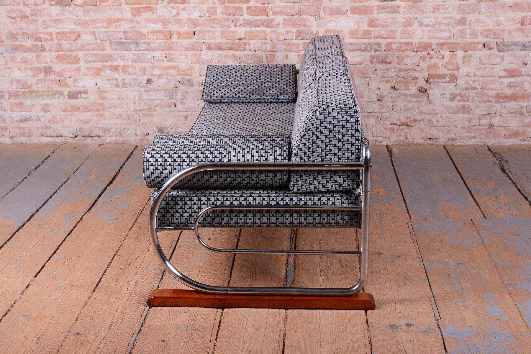 Bauhaus Sofa in Chrome and Beech from Robert Slezak, Czech, 1930s