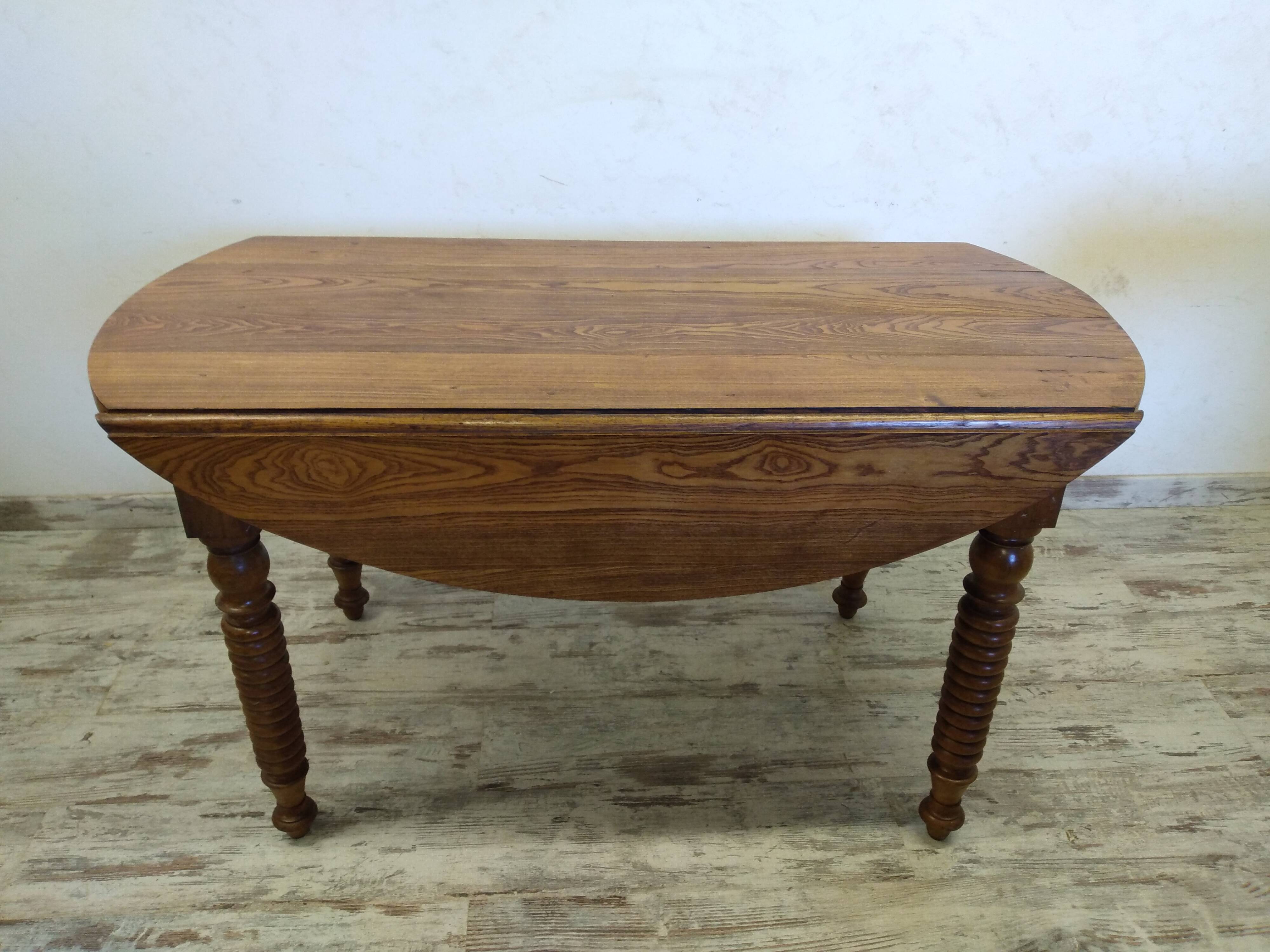 Drop-leaf table