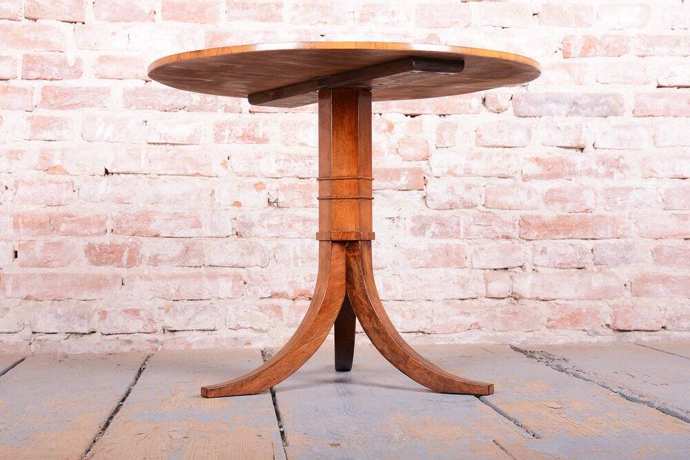 Biedermeier Coffee Table in Walnut, Austria, 1830s