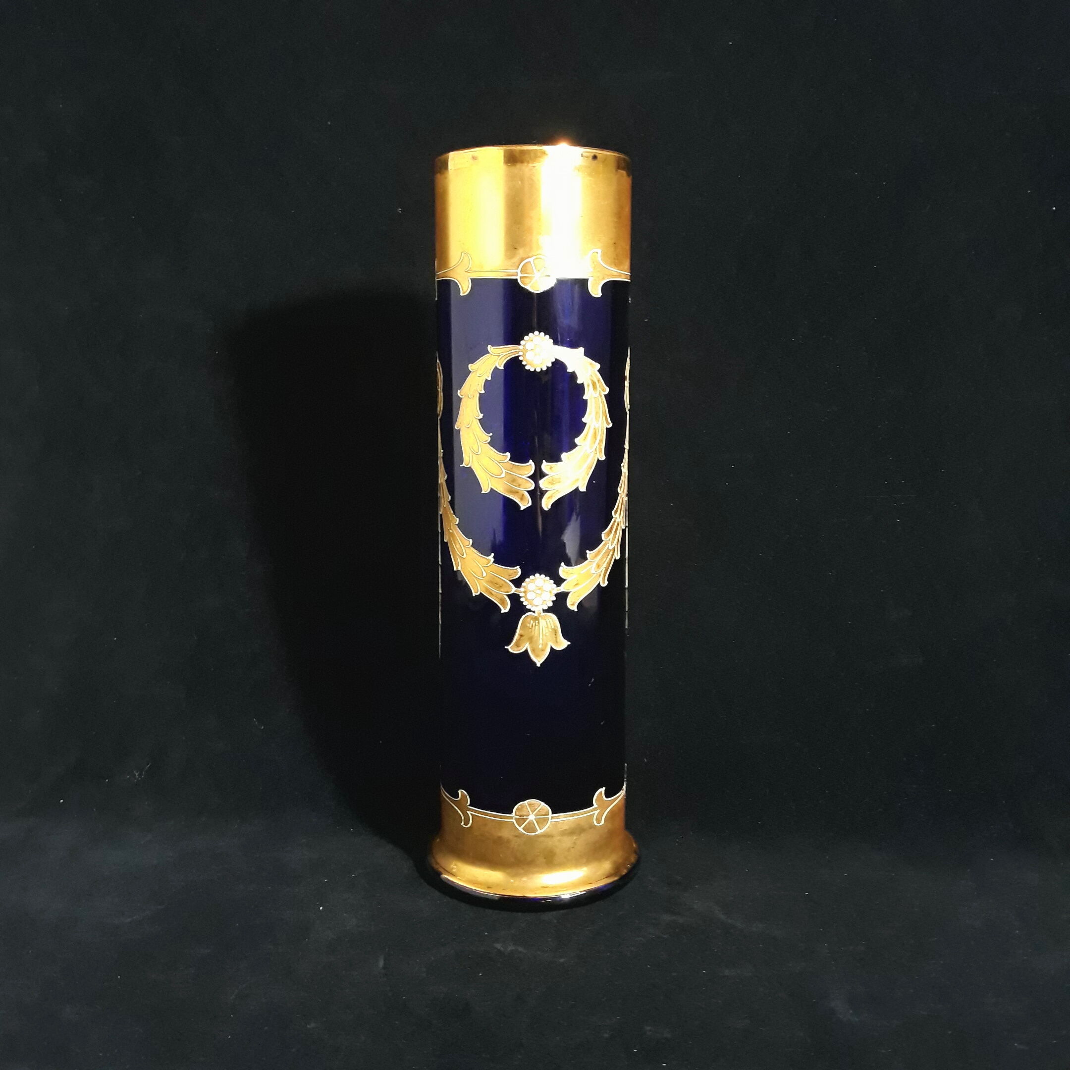 Vase Jugendstil en bleu cobalt avec guirlandes en email doré