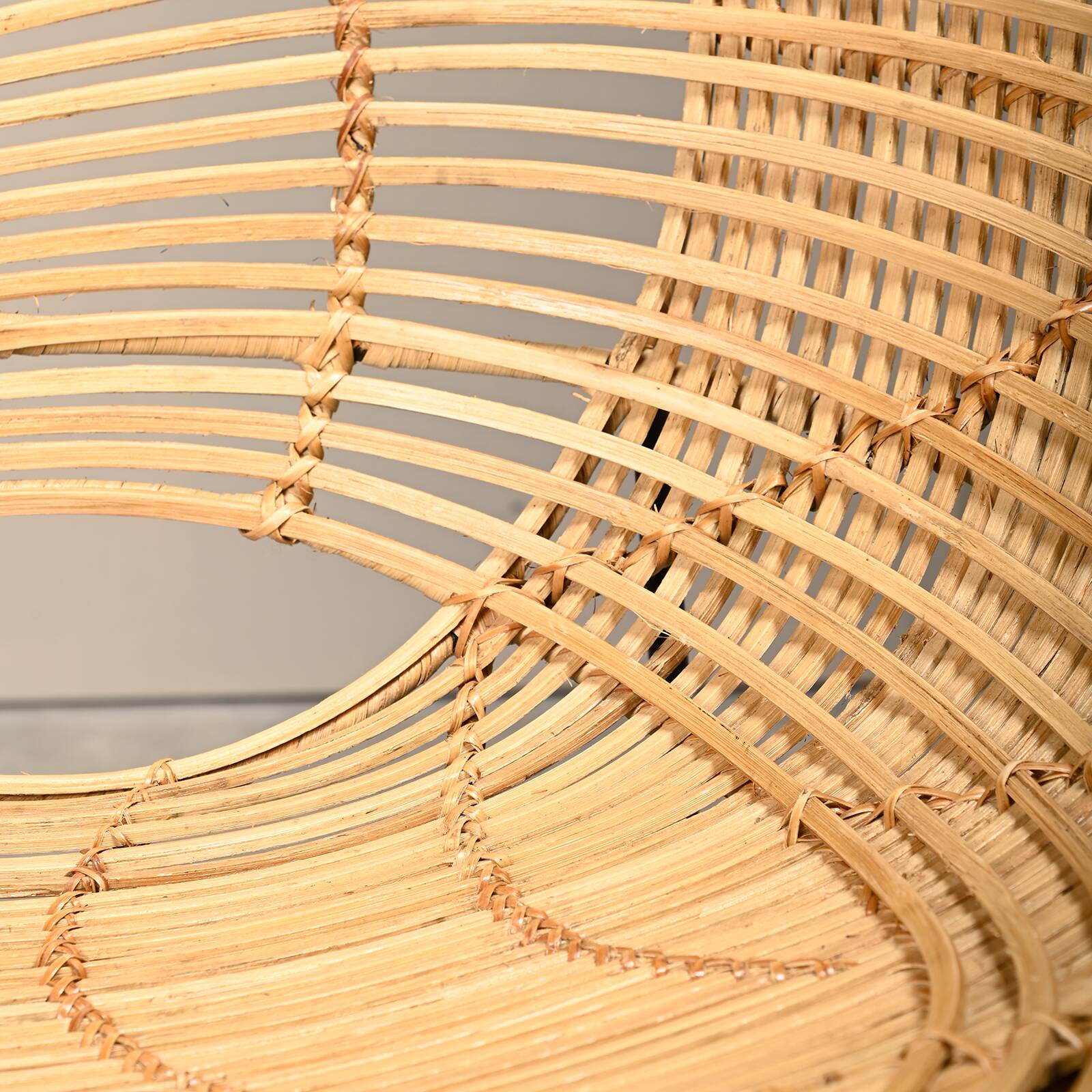 Round rattan lounge chair with black metal frame