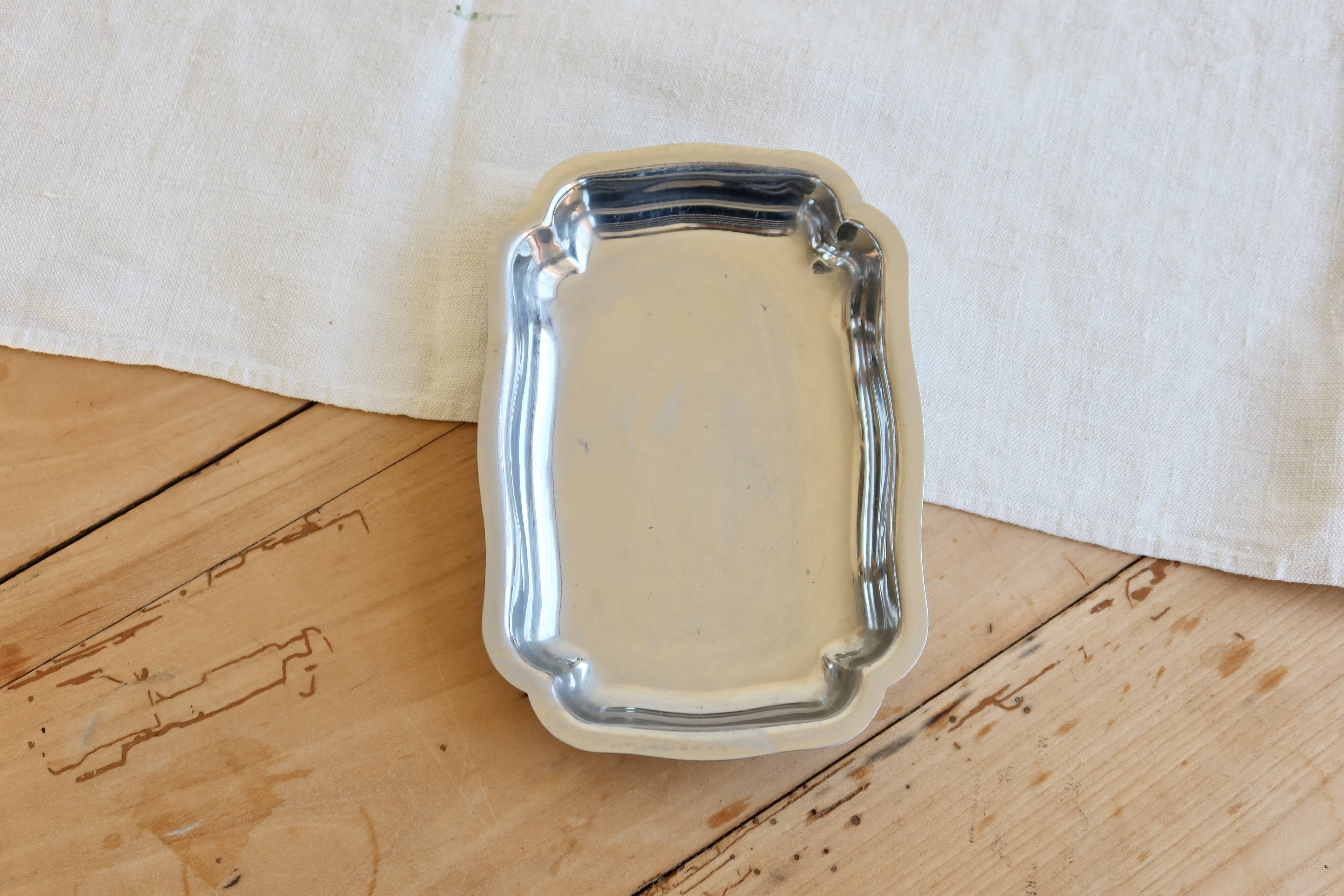 Vintage rectangular butter dish in shiny metal - Scalloped shape
