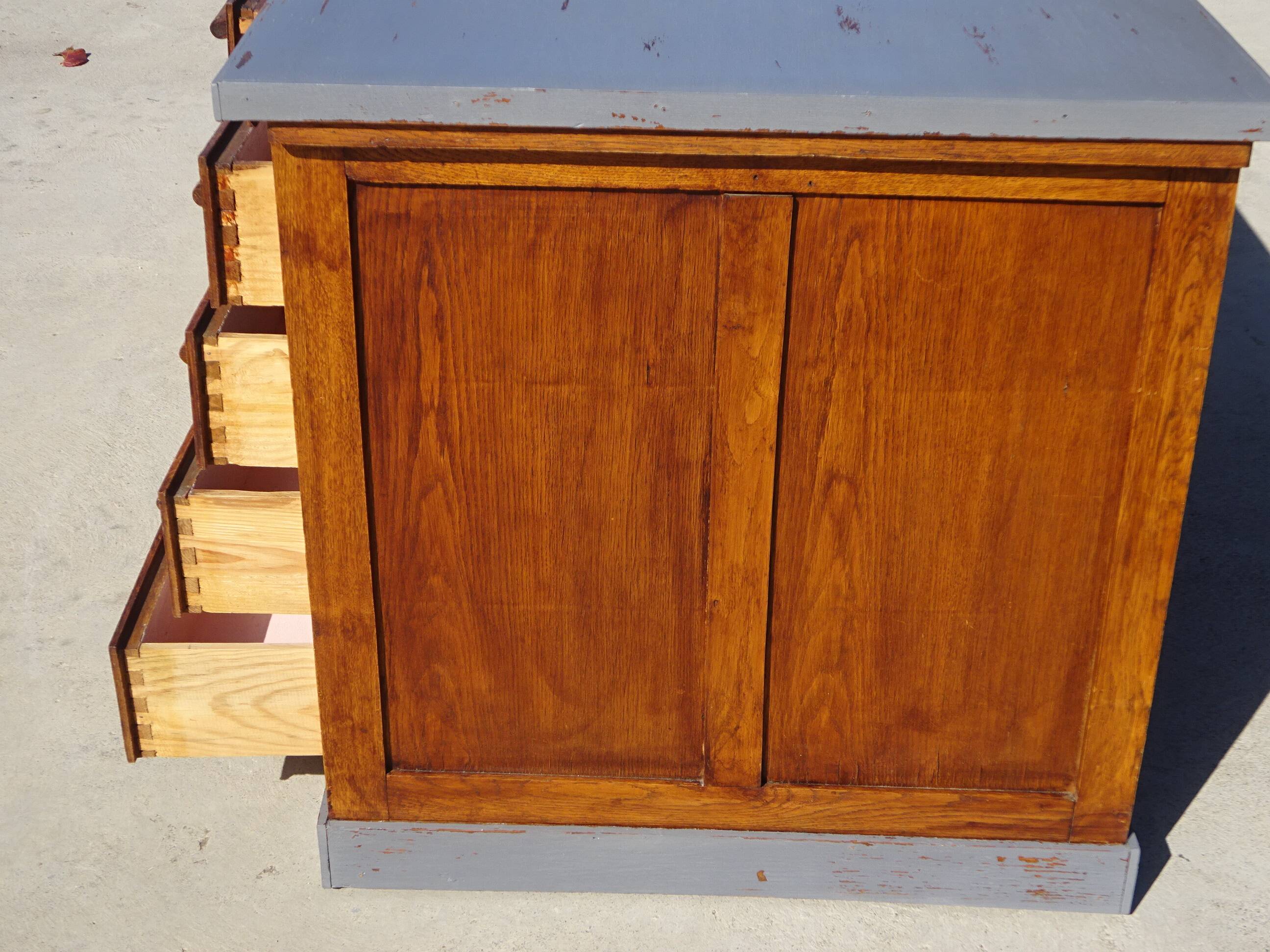 American desk, 9 drawers