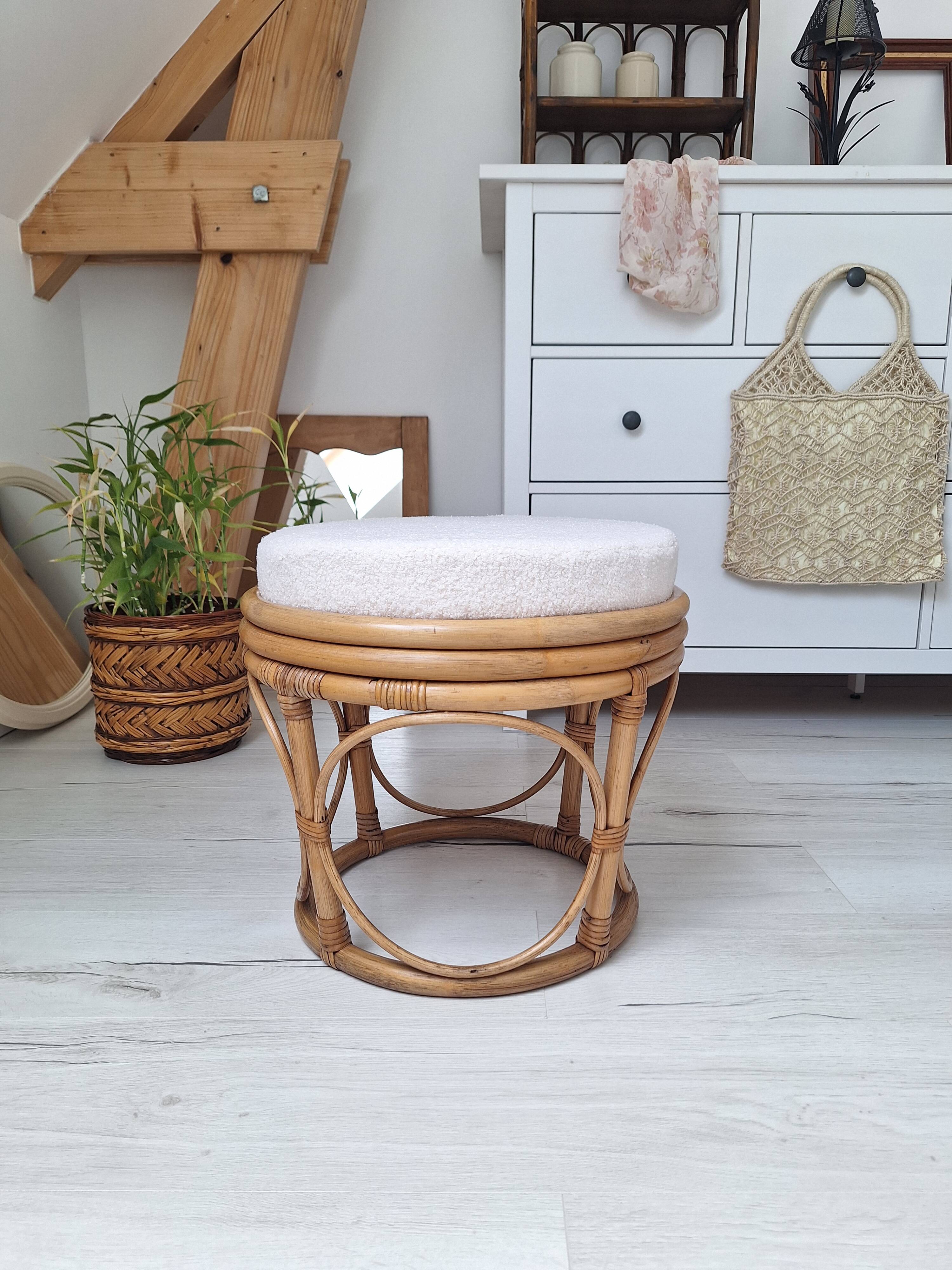 Pouf en rotin et tissu bouclette