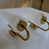 Paire de lampes en applique murale 1960 opaline et laiton