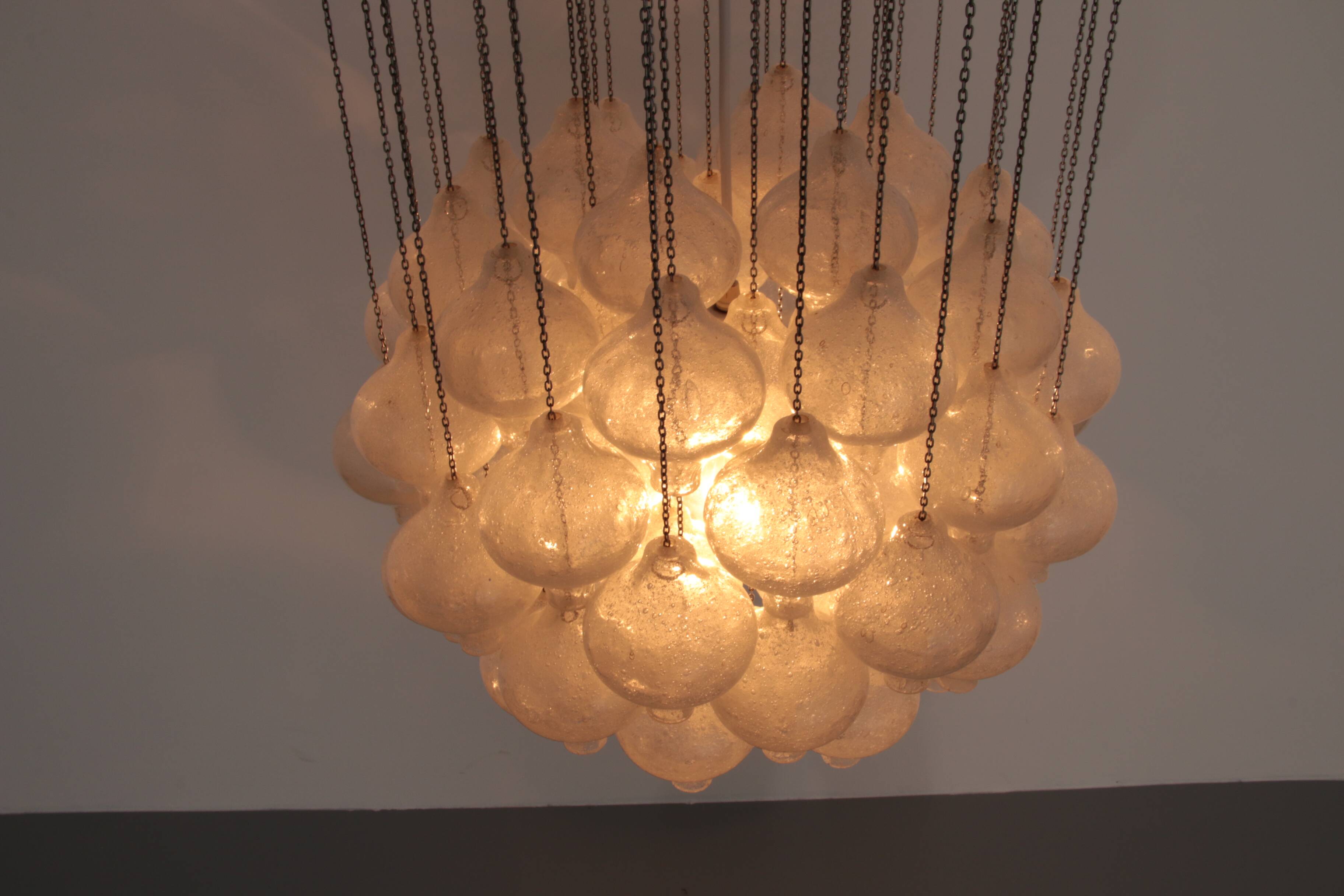 Kalmar 'Tulipan' Chandelier Pendant Light, Blown Glass, 1970