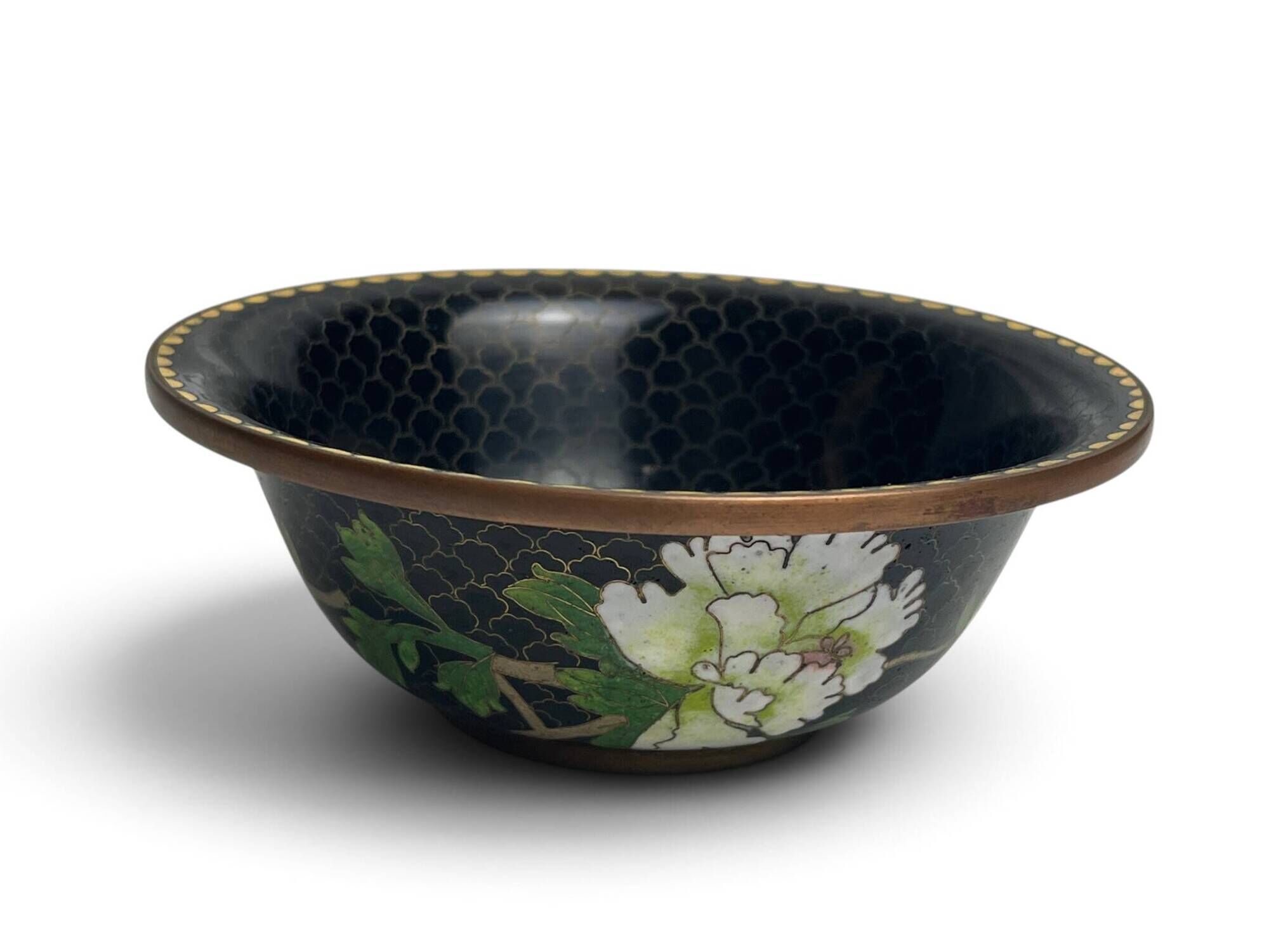 Japan, large cloisonné vase with floral decoration from the early 20th century.