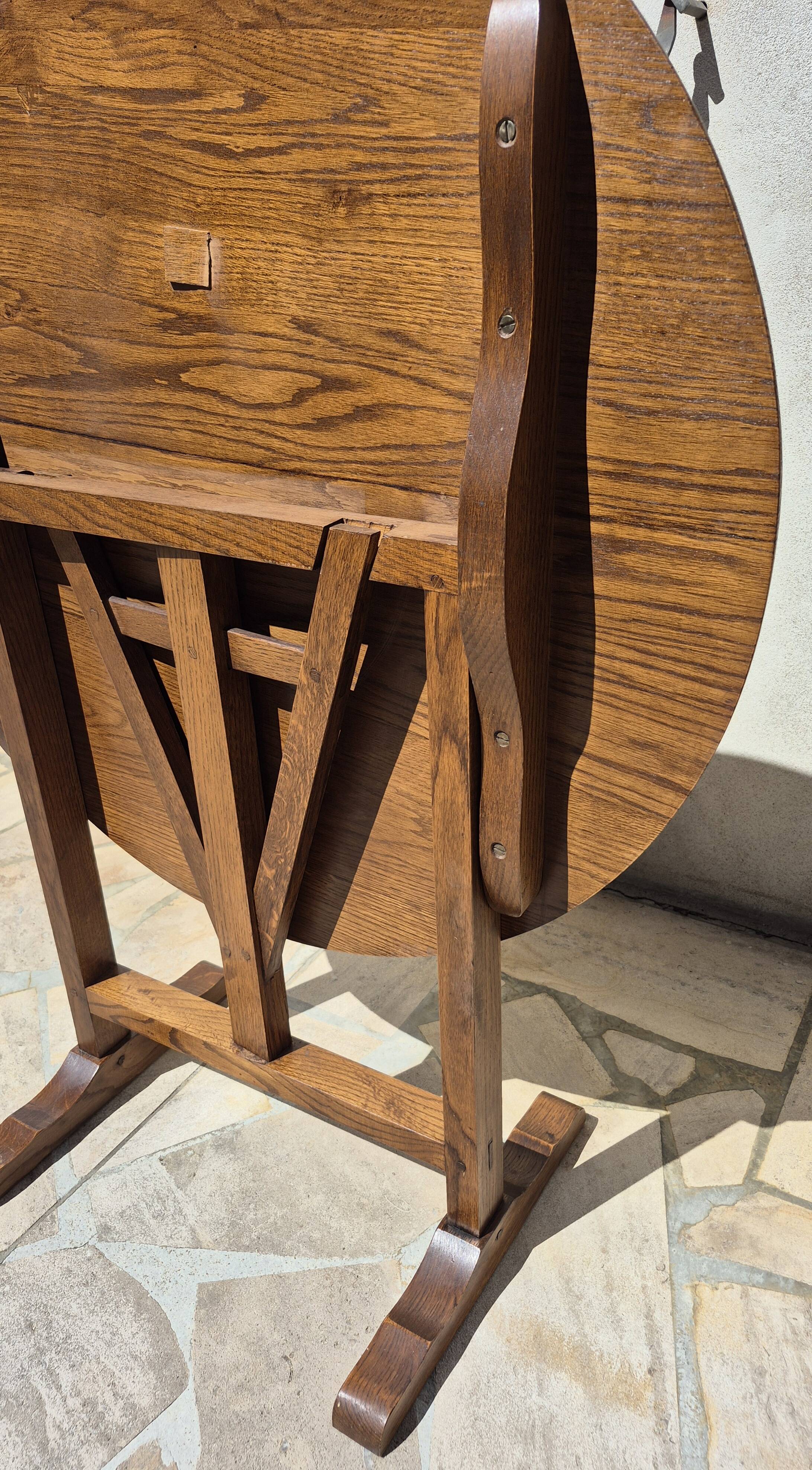 Petite table vigneronne ronde rabatable