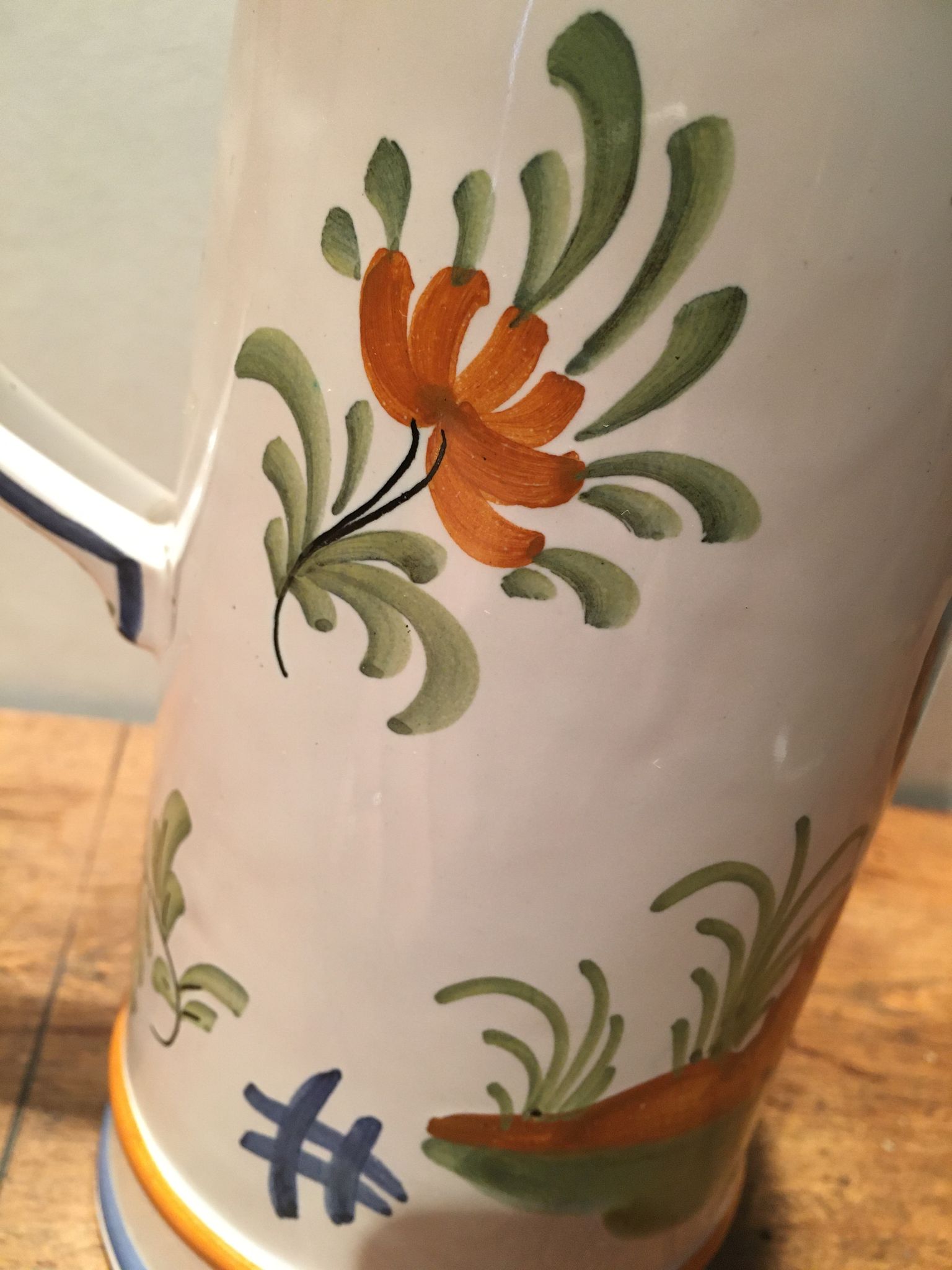 Bouteille à liqueur "Pineau" en faïence