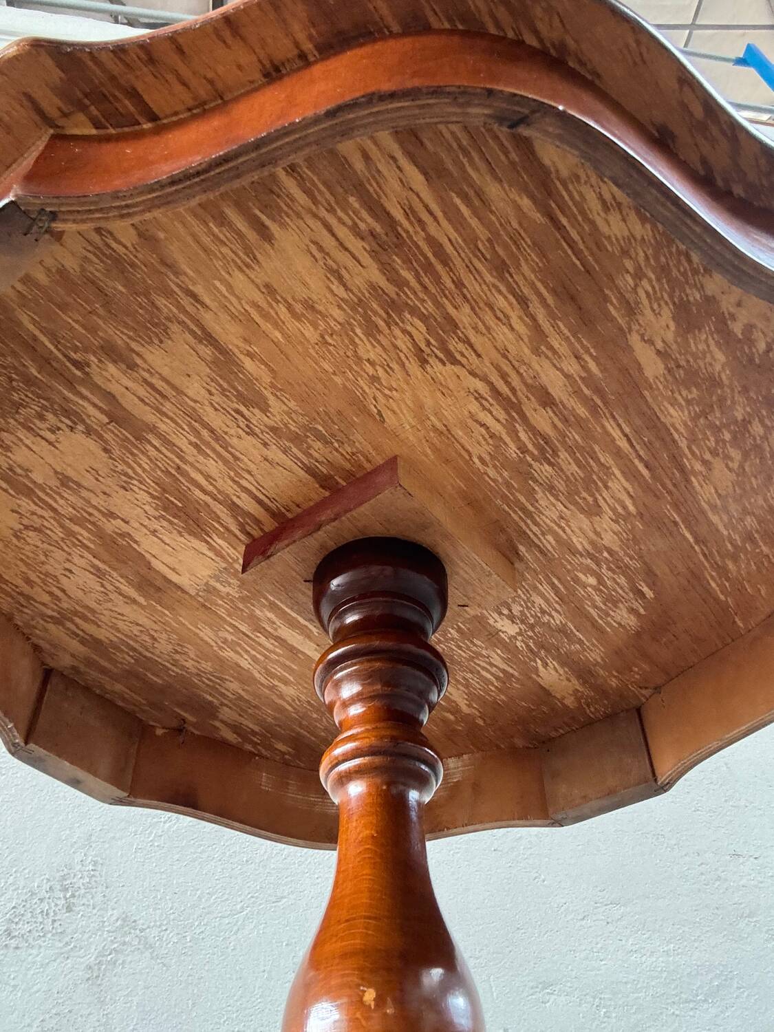 Marquetry pedestal table