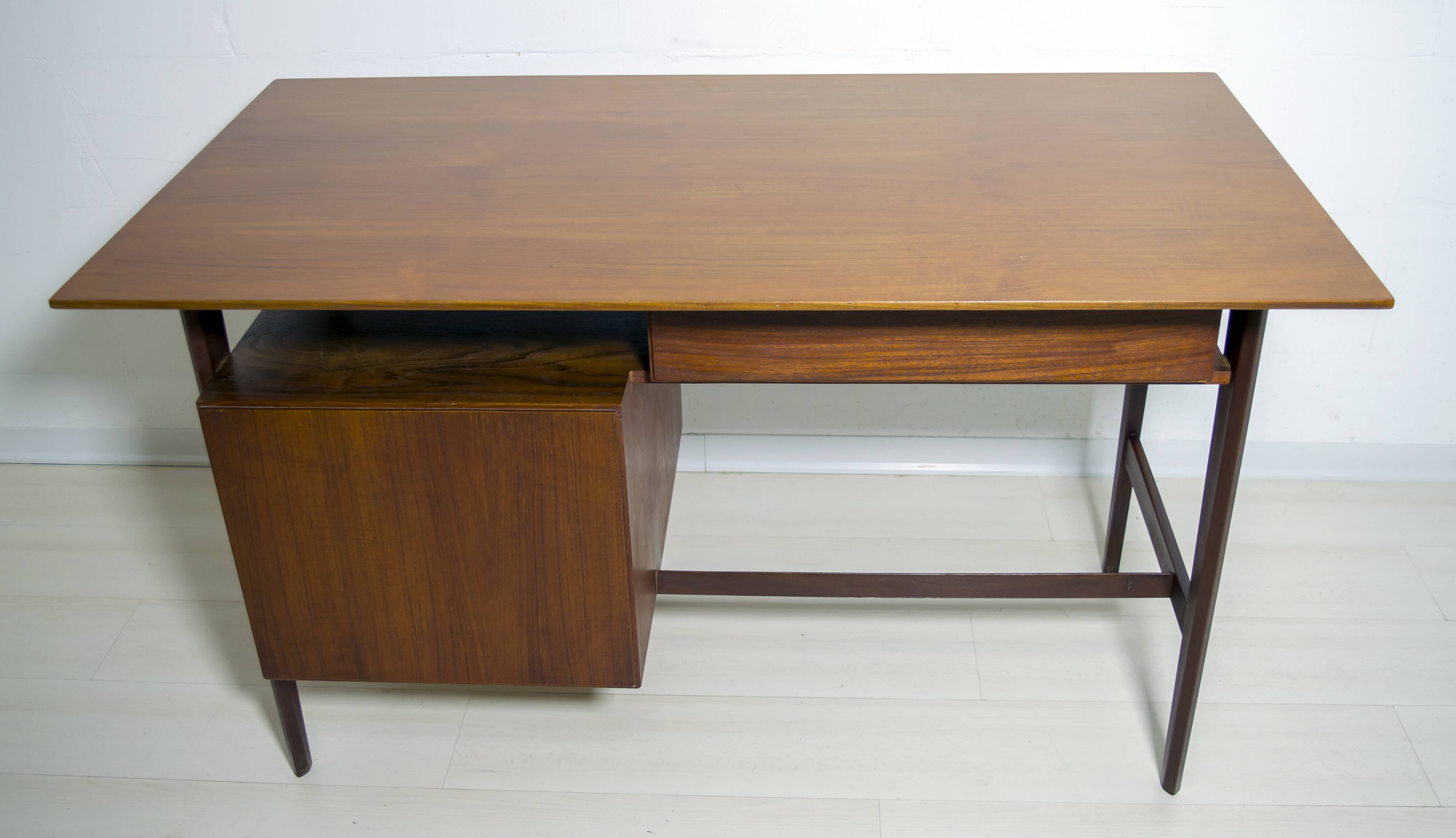 Vittorio Dassi Mid-Century Italian Teakwood Writing Desk and Chair, 1950
