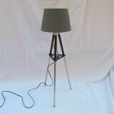 Tripod lamp