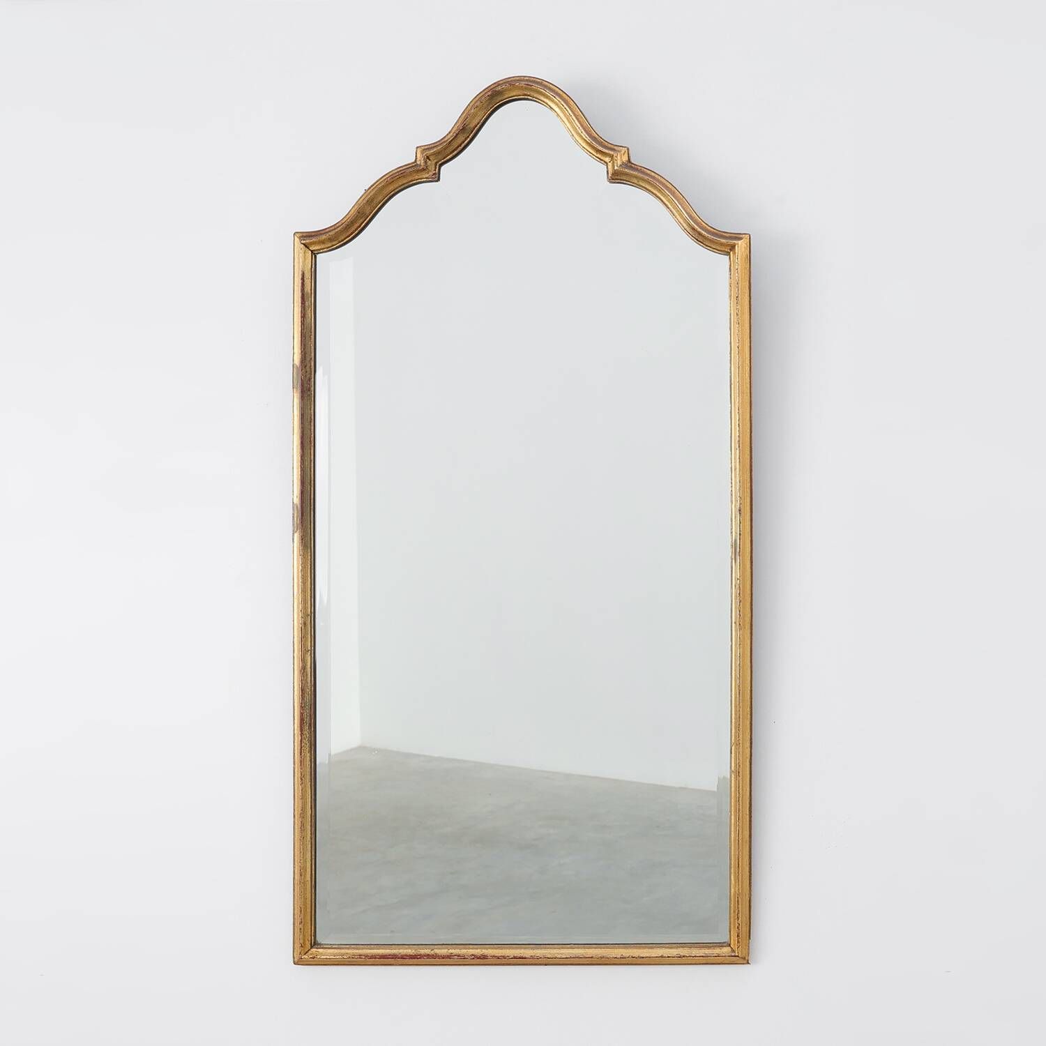 Miroir doré en arc avec sommet ogival mauresque, France, vers 1920