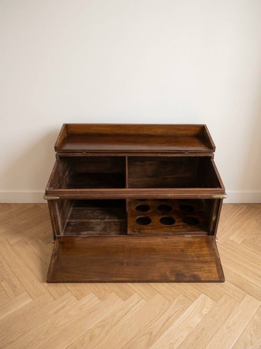 Meuble bar coffre vintage en bois et laiton
