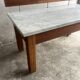 Console postmoderne en marbre avec écran flottant en bois