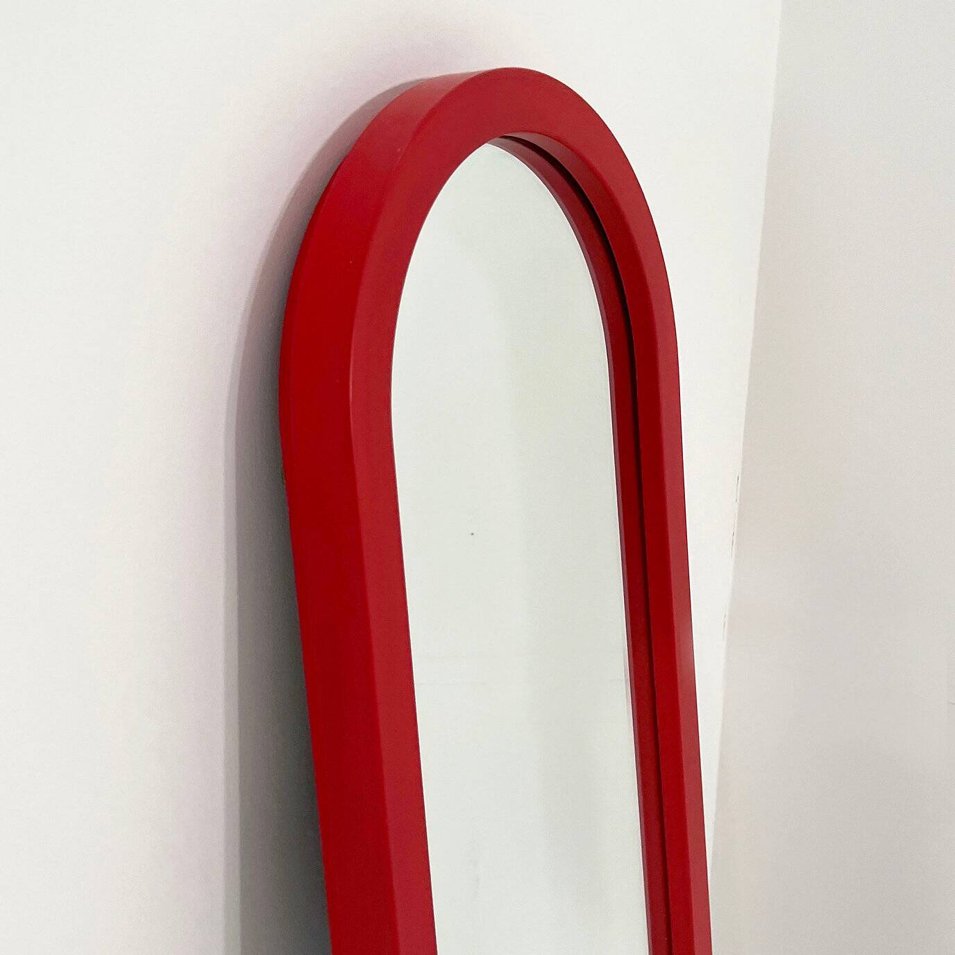 Pair of red mirrors by Anna Castelli Ferrieri for Kartell 1980