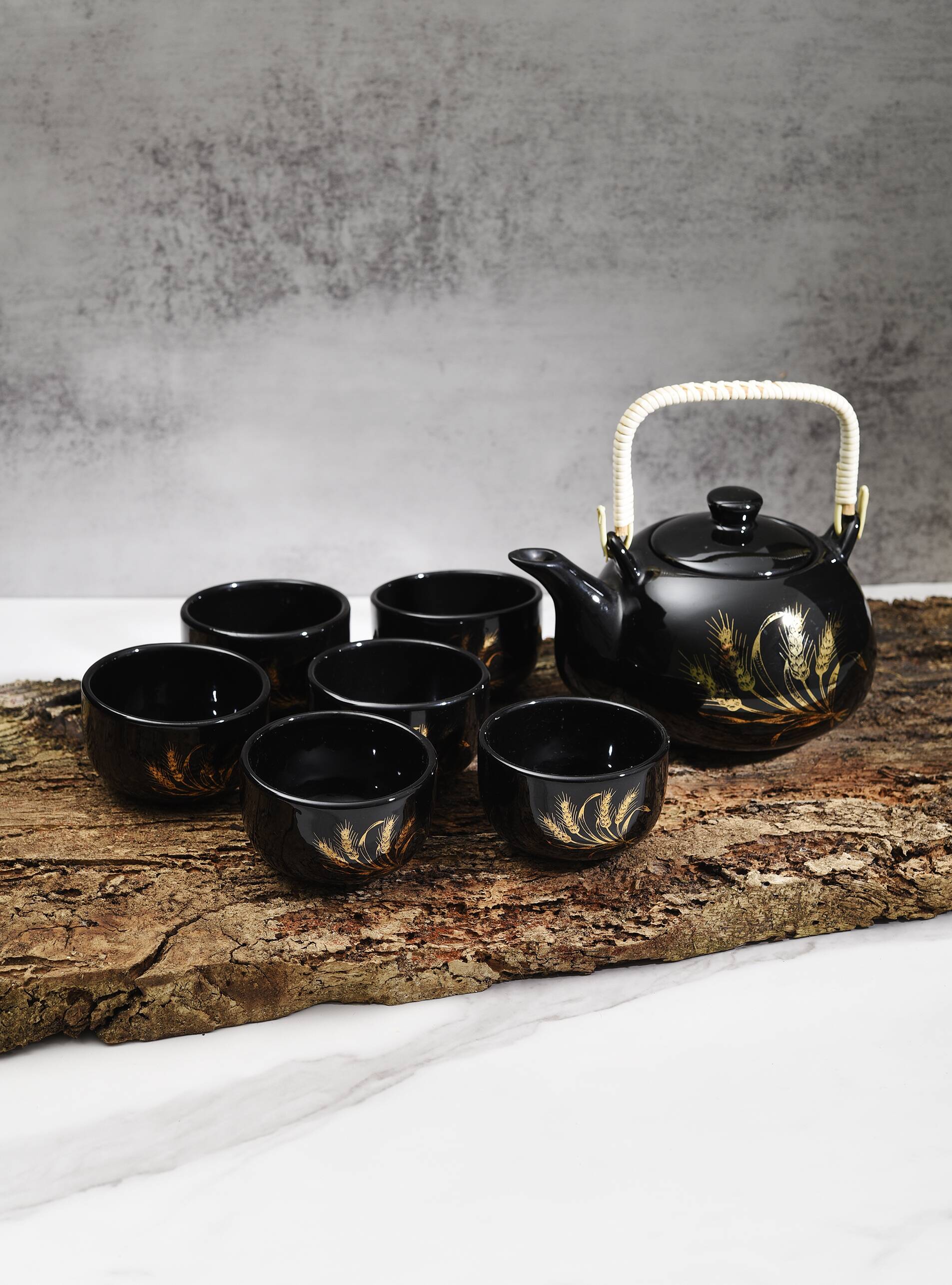 Japanese tea service, teapot and 6 cups, black, gold pattern.