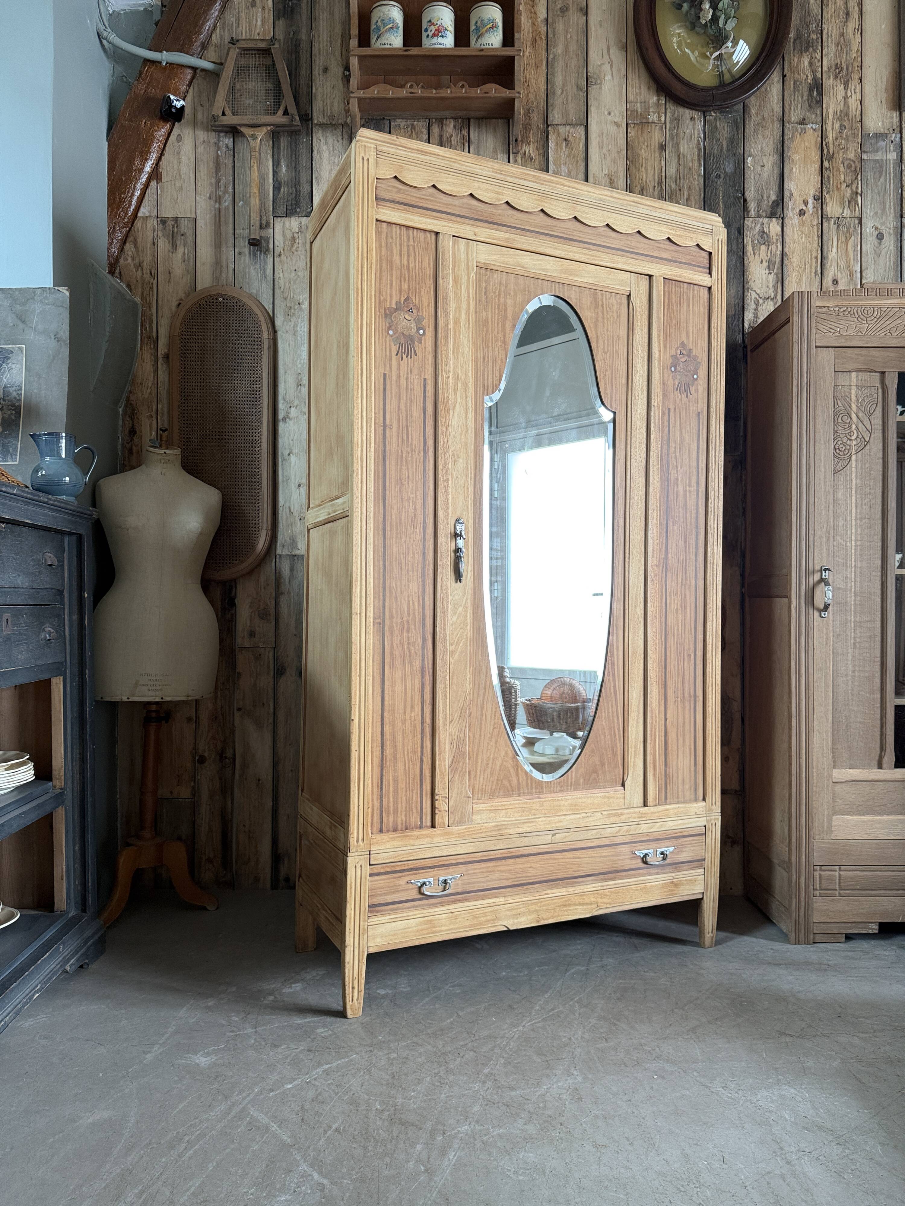 Art Deco Bonnetière (renovated)