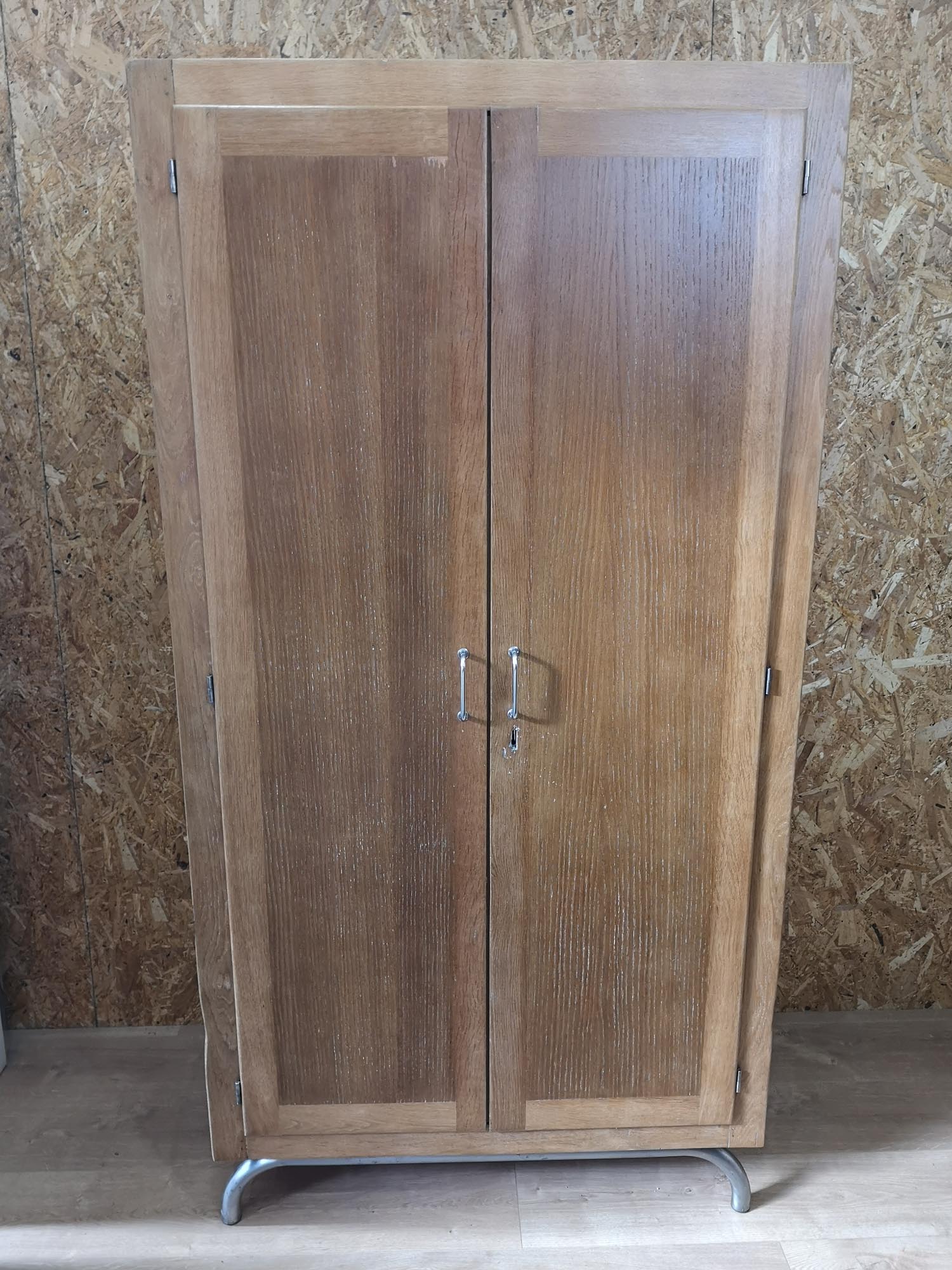 Vintage double oak cloakroom