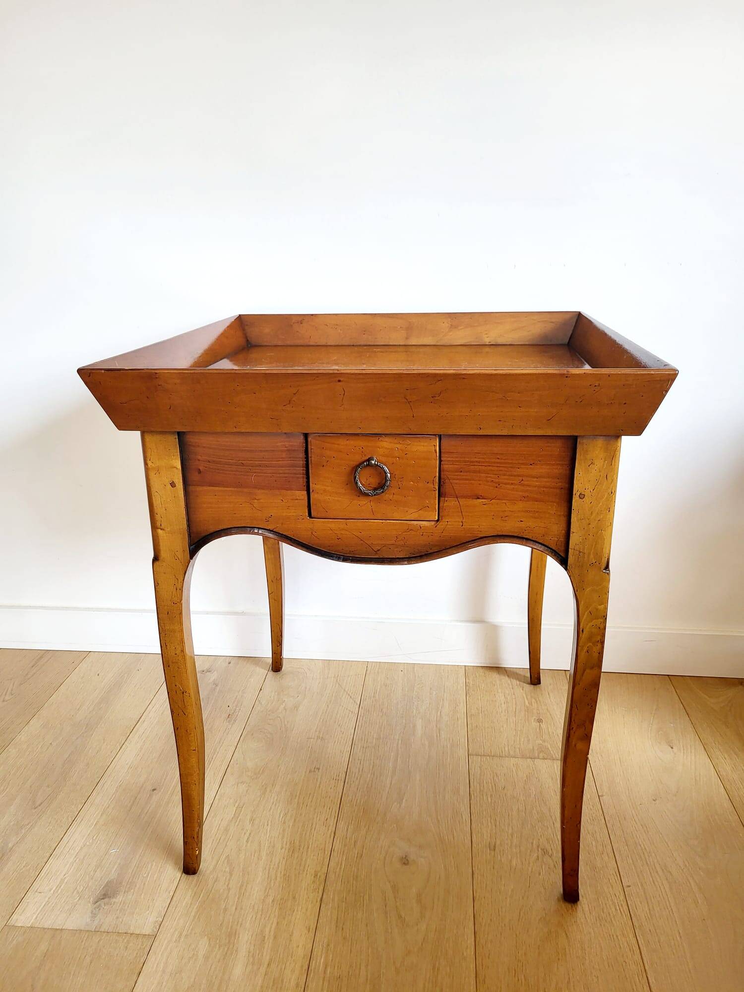 Bijzettafel of butlertafel, kersenhout, Frankrijk