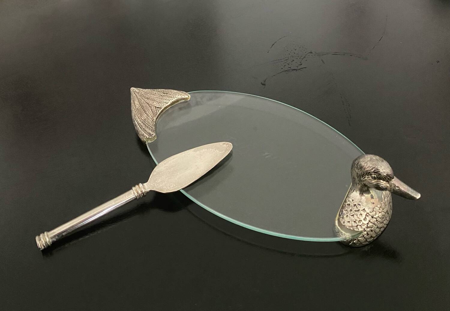 1 Foie gras serving dish and its shovel