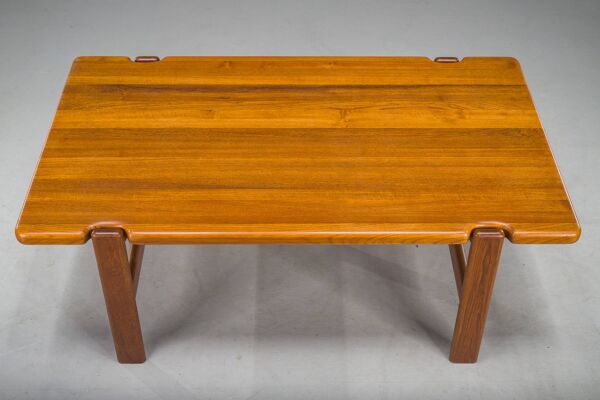 Table basse danoise en teck attribuée à Niels Bach, années 1960