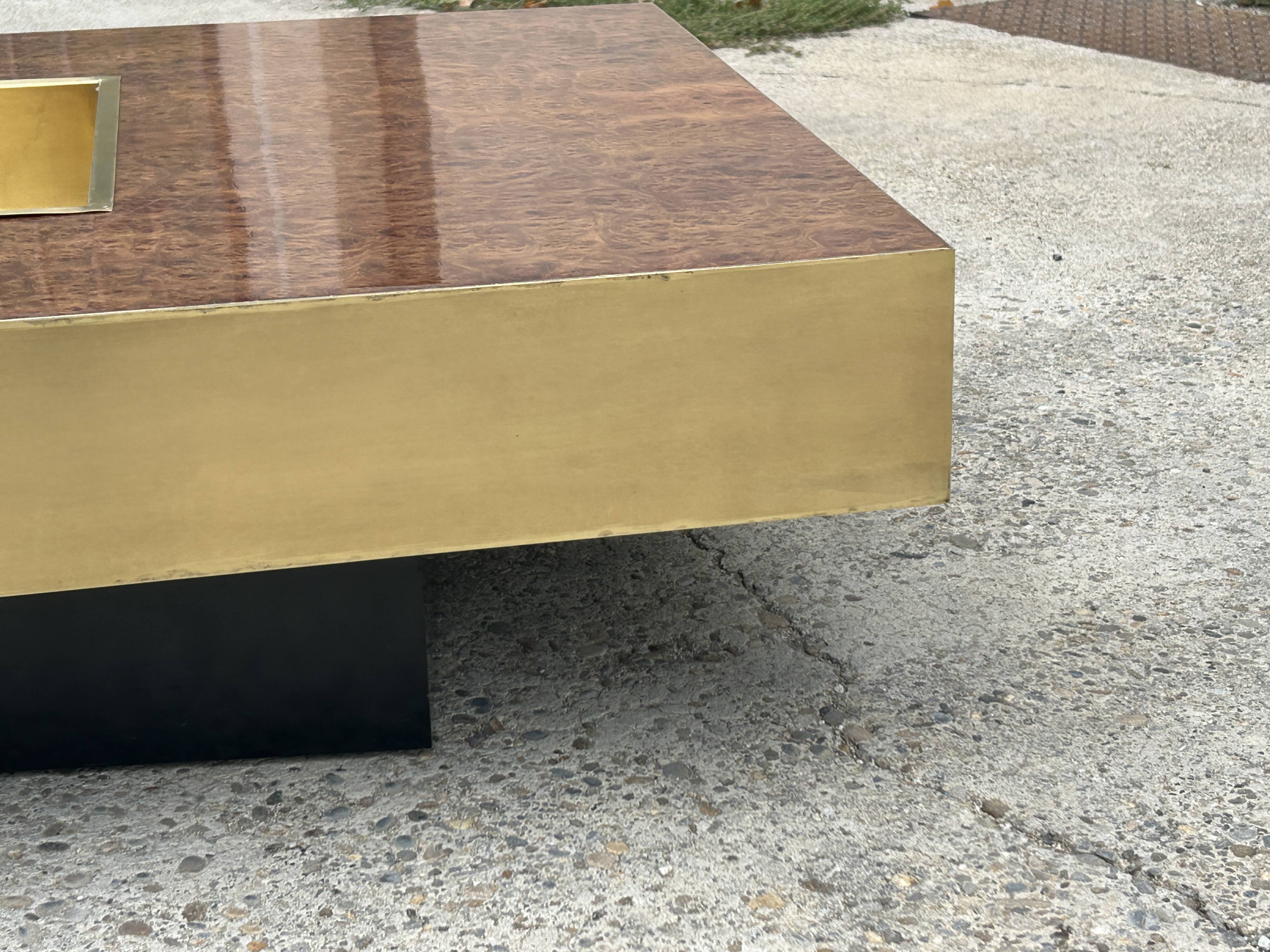 Willy Rizzo coffee table in walnut burl and brass 1970