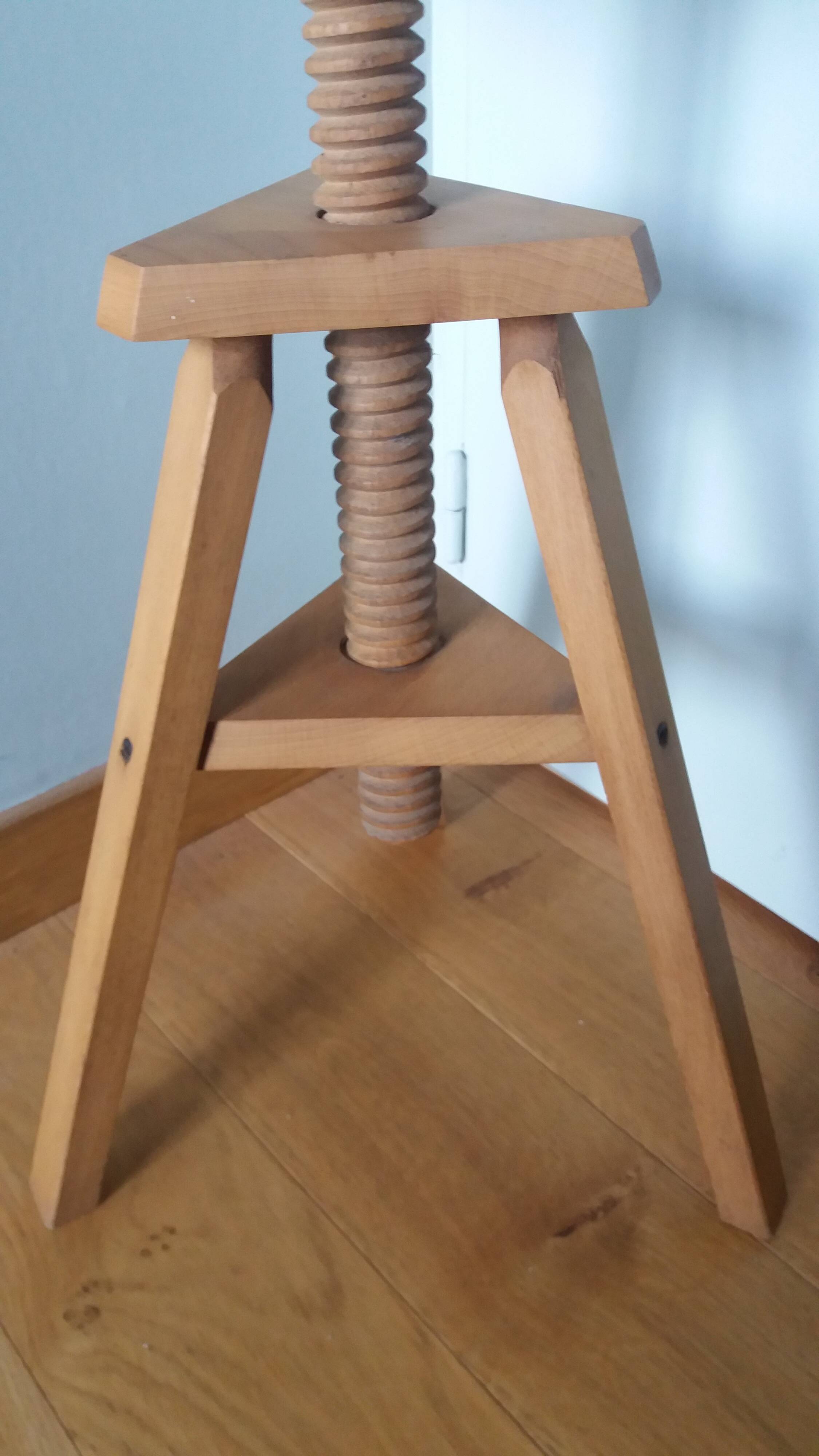 Tripod stool with a screw.
