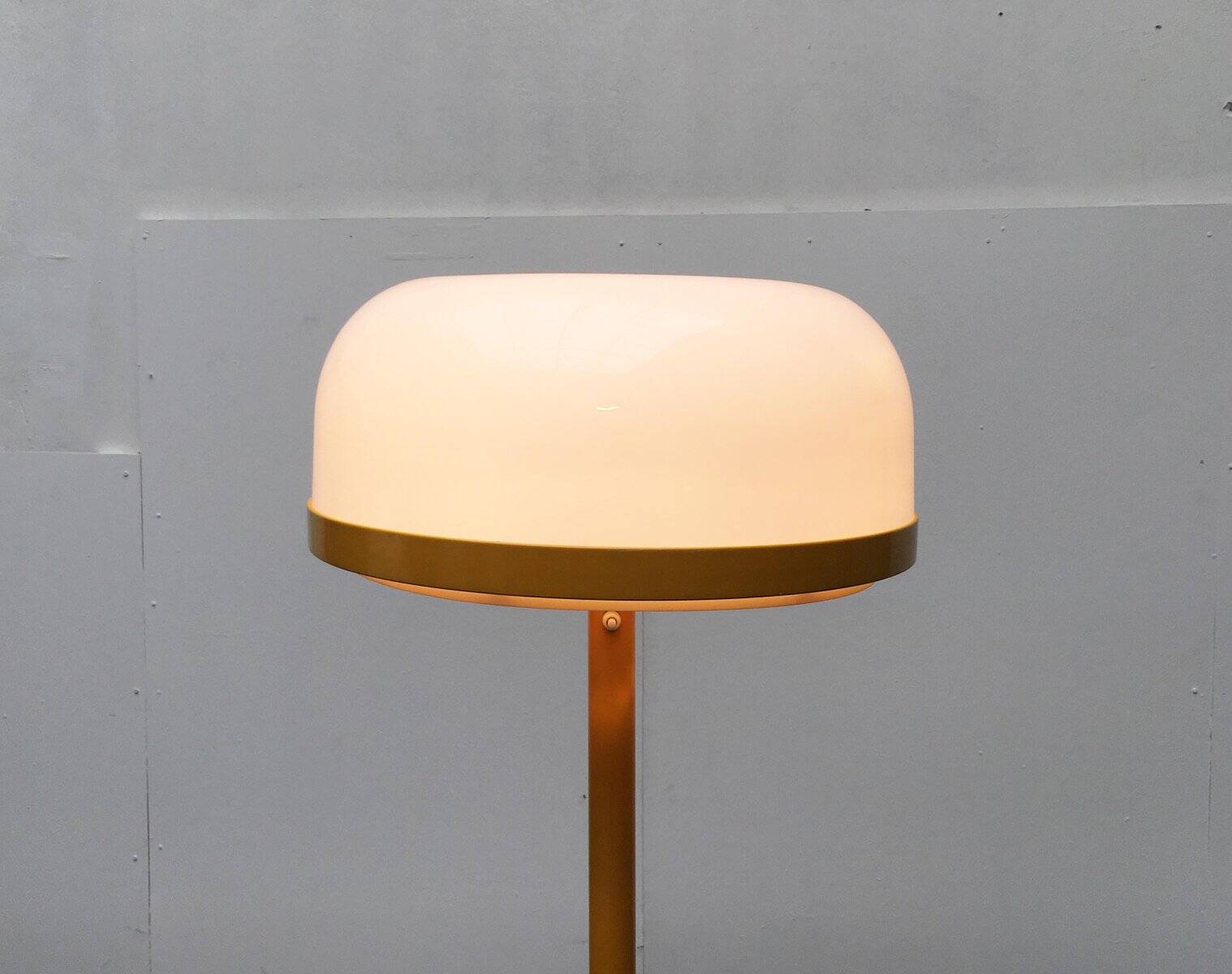 Lampe sur pied champignon de l'ère spatiale allemande du milieu du siècle de Kaiser Idell / Kaiser Leuchten