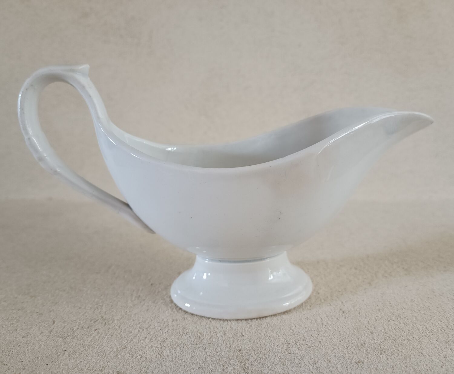 Empire style earthenware sauce