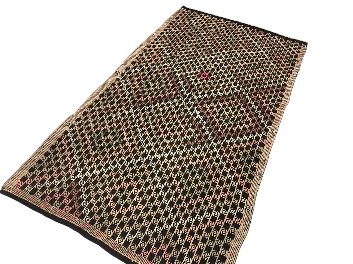 Tapis Kilim tribal pour la maison