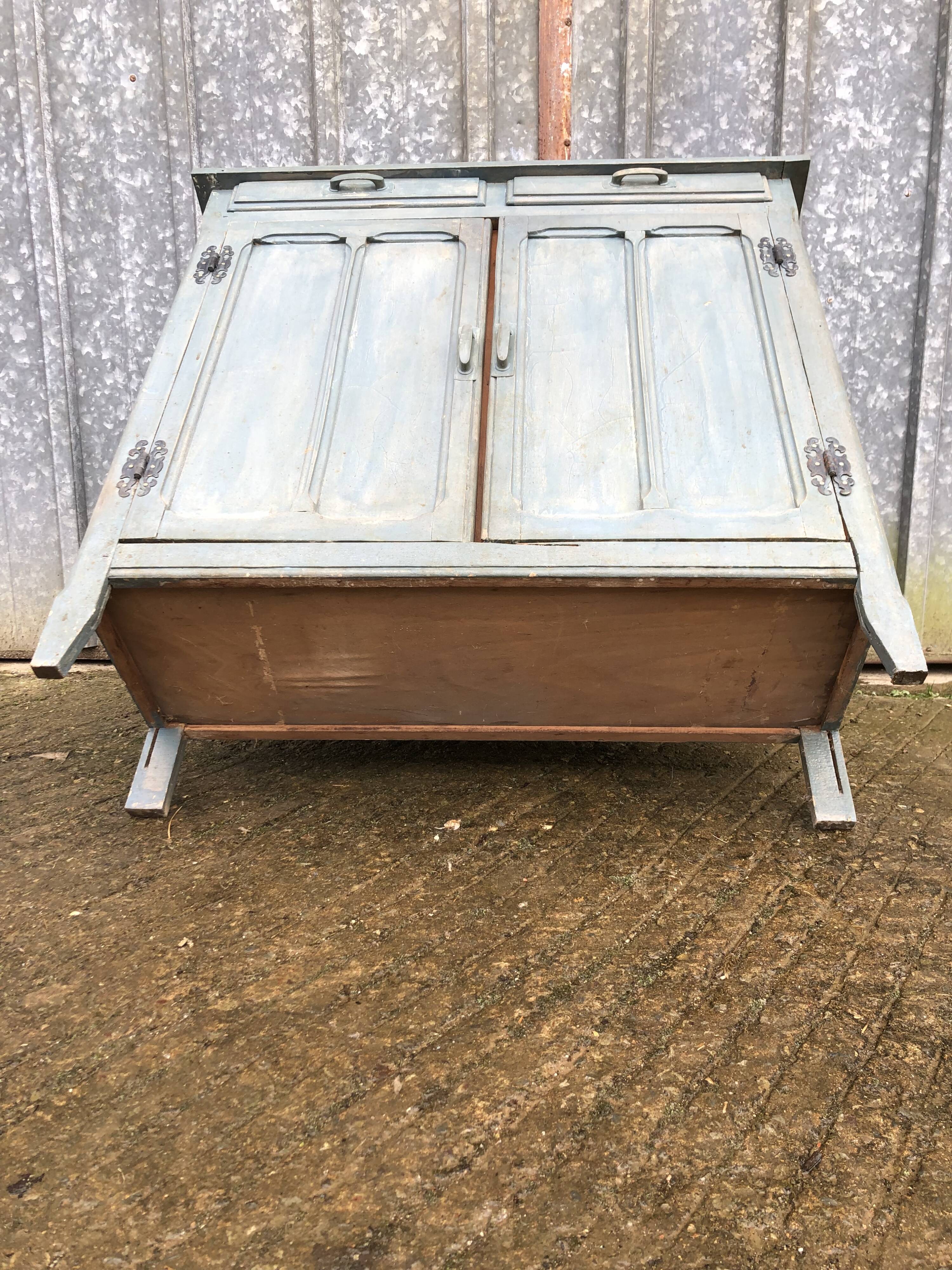 Parisian sideboard painted in blue with 2 doors and 2 drawers.