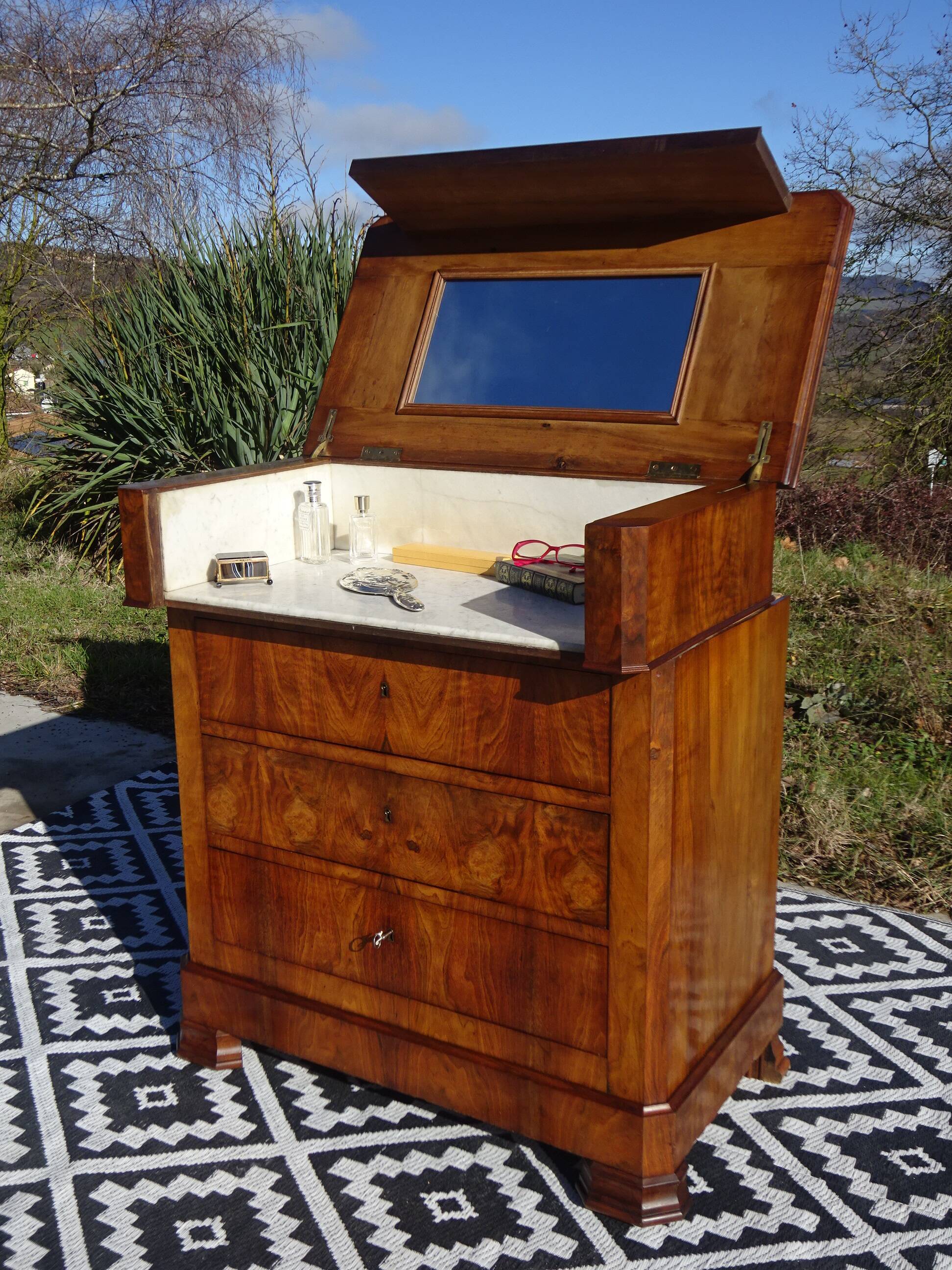 Commode coiffeuse, système en chemin de fer
