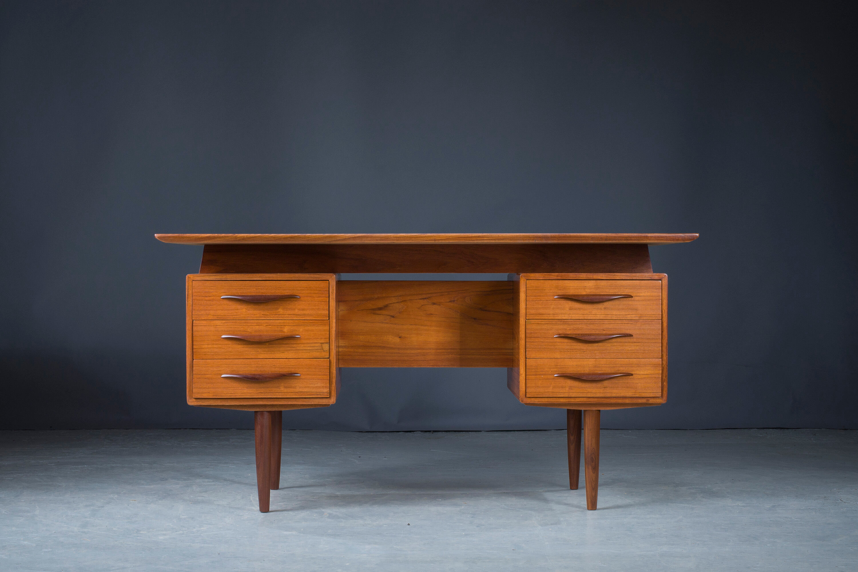 Mid-Century Danish Desk in Teak, 1970s